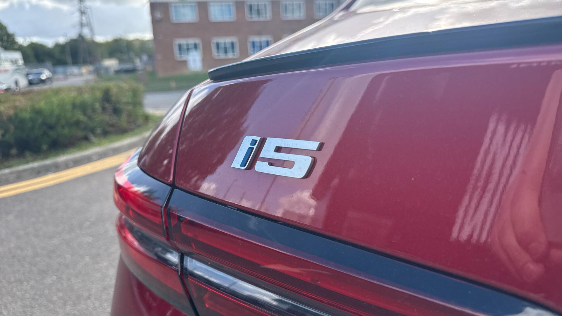 BMW i5 view 31