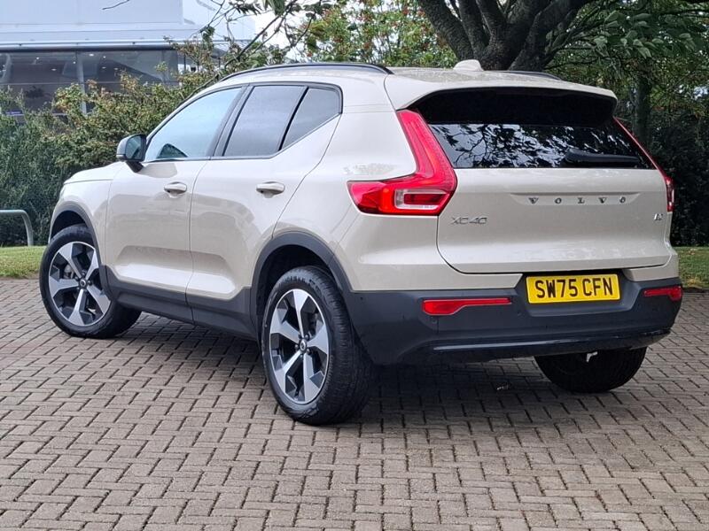 Volvo XC40 view 2