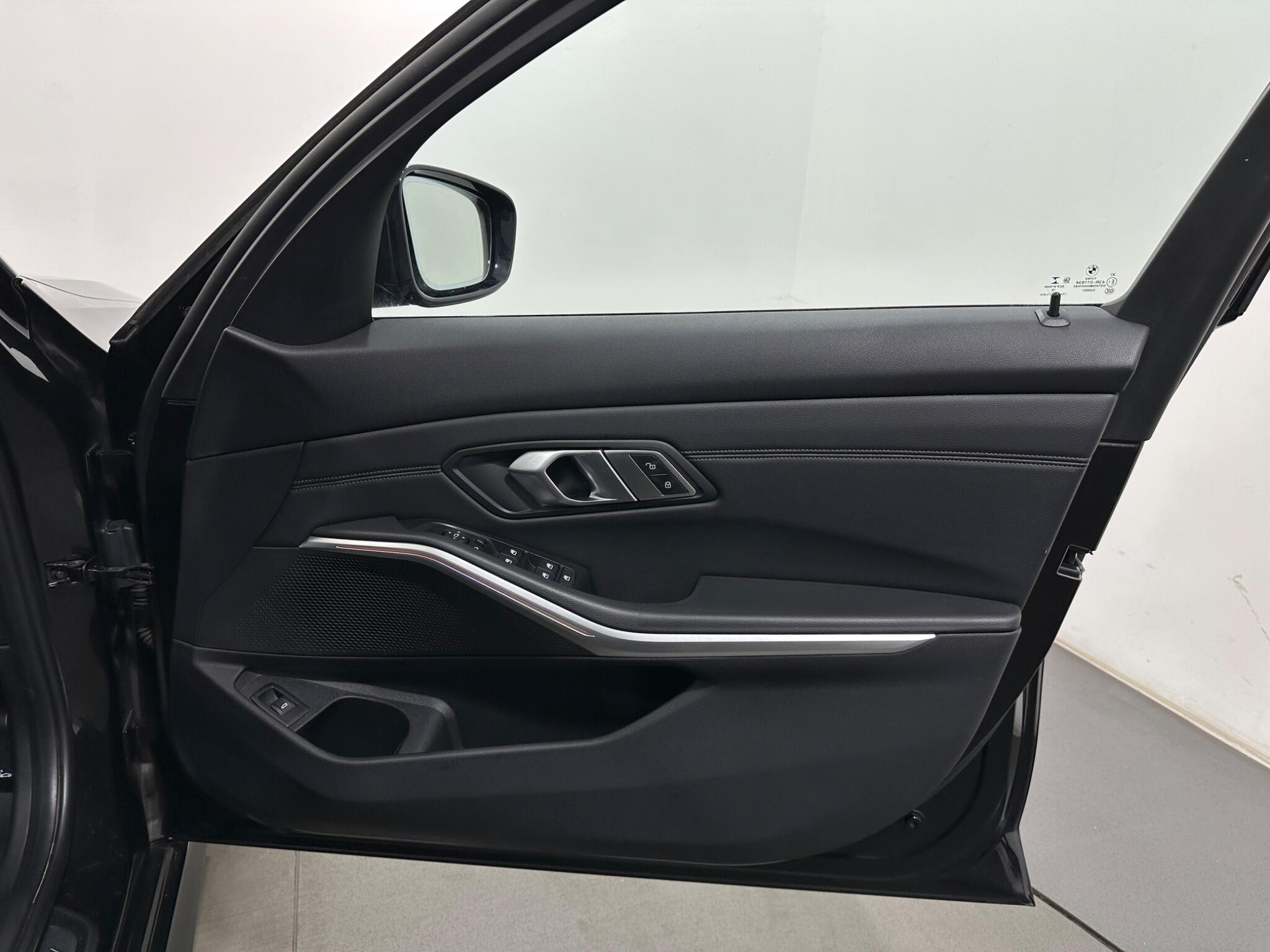 BMW 3 Series view 34