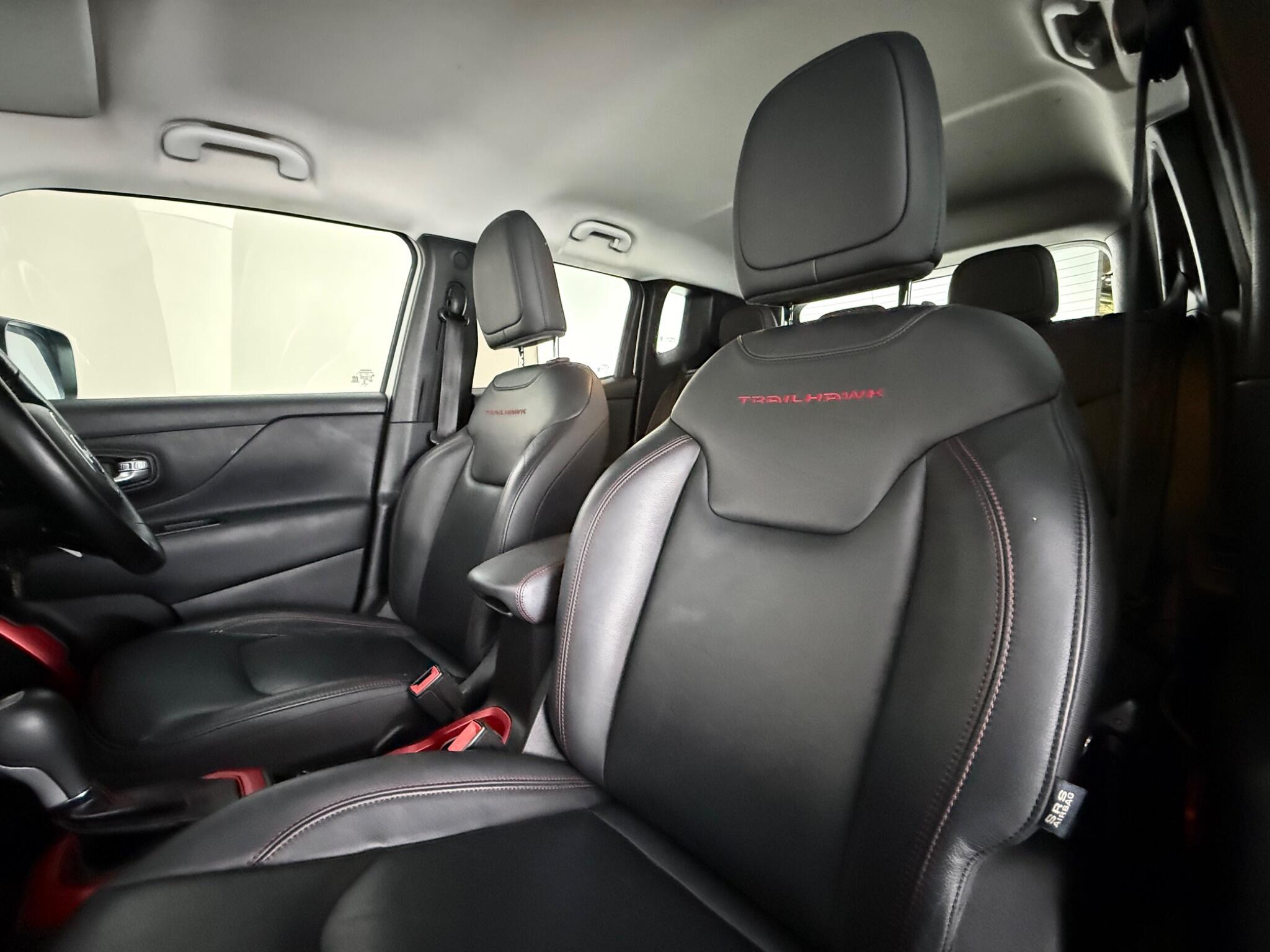 Jeep Renegade view 30