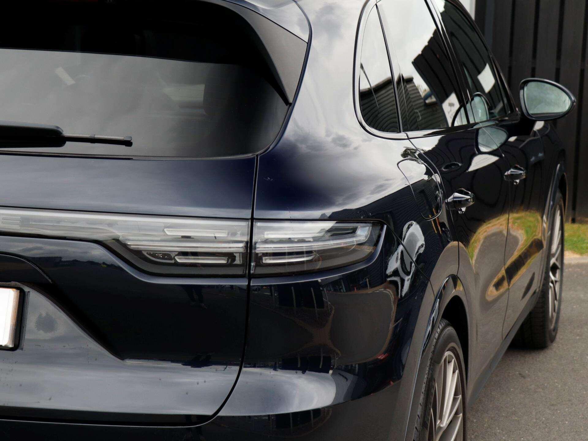 Porsche Cayenne view 29