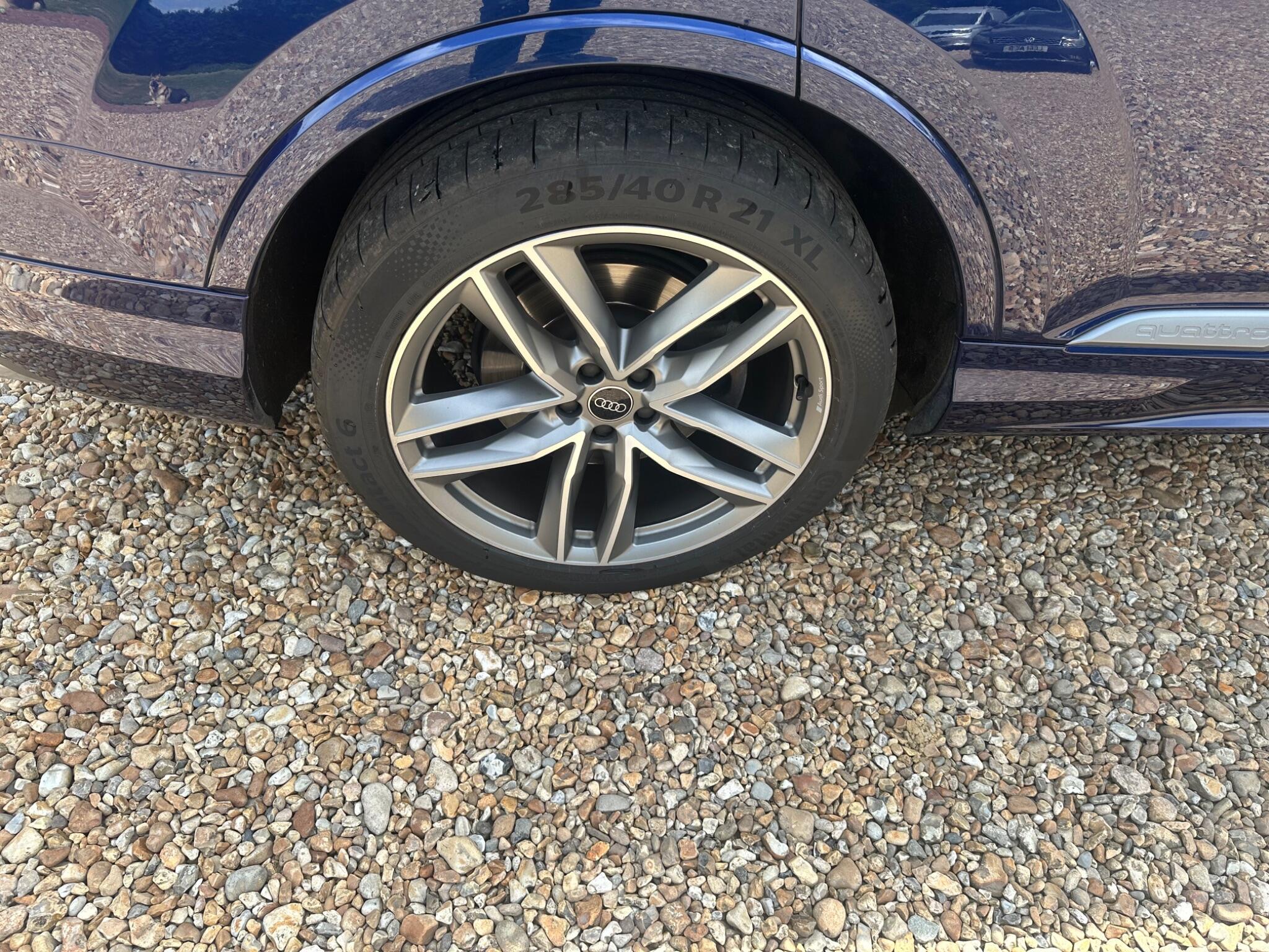 Audi Q7 view 38