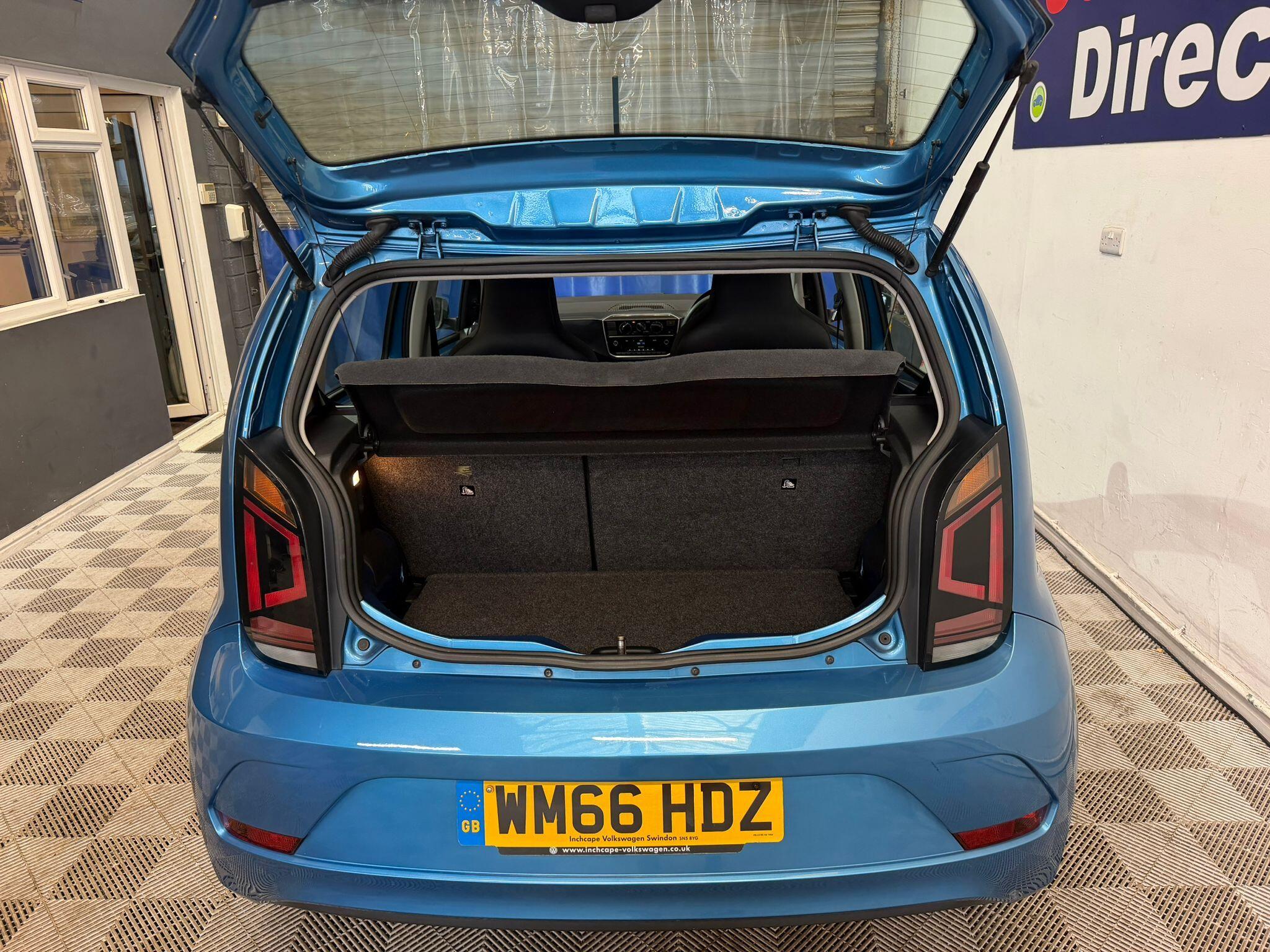 Volkswagen Up! view 8
