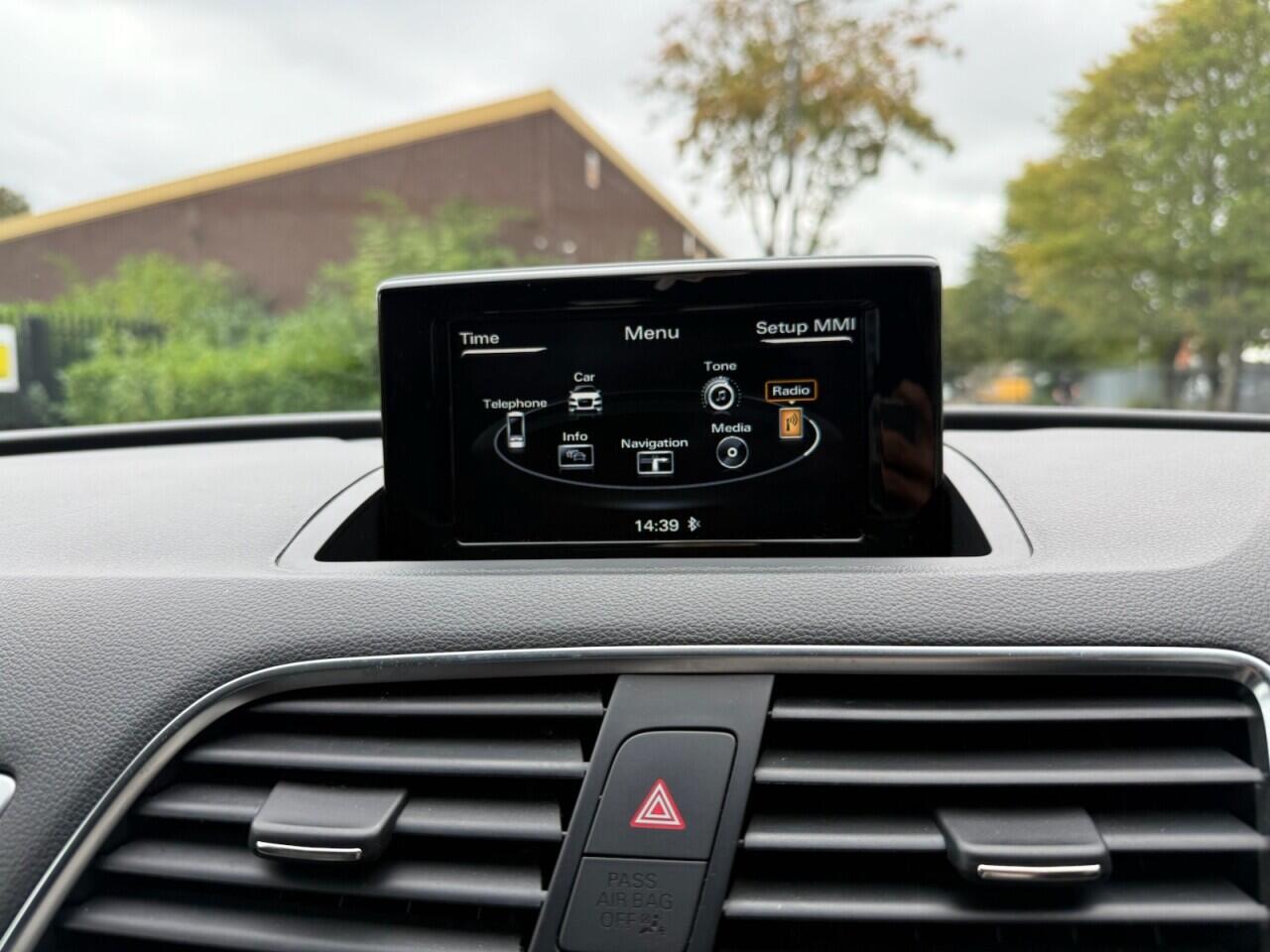 Audi Q3 view 16