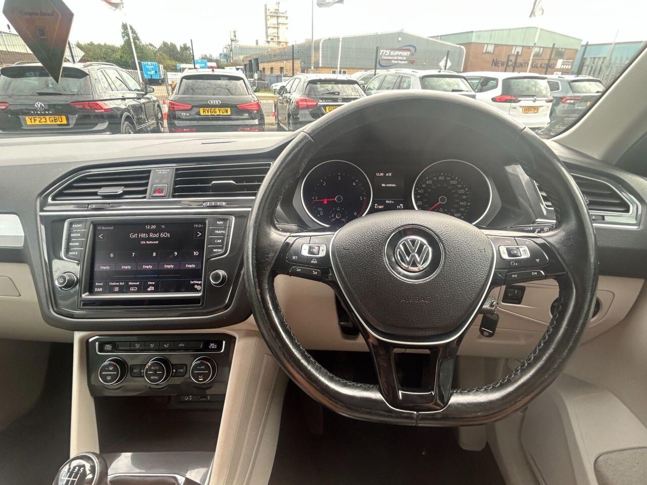 Volkswagen Tiguan view 17