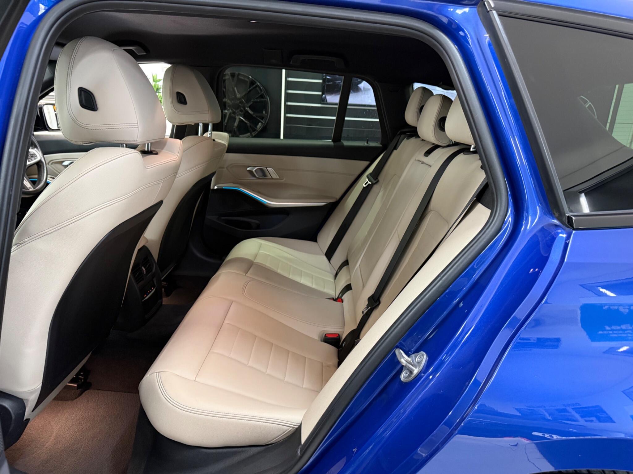 BMW 3 Series view 37