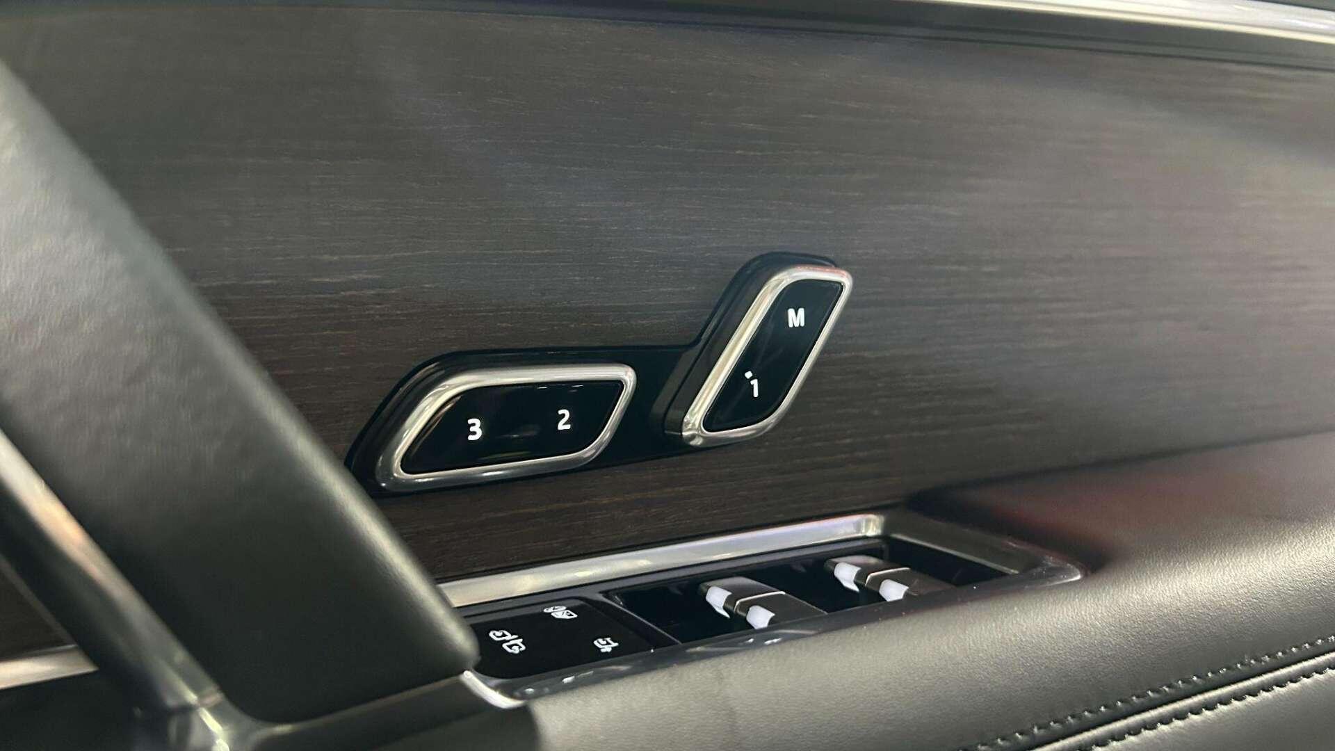 Land Rover Range Rover view 34