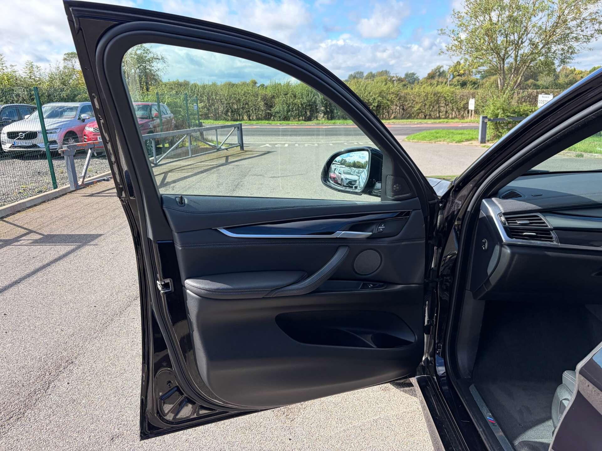 BMW X6 view 14
