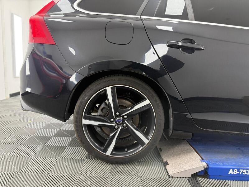 2014 Volvo V60 SOLD 3.0 T6 R-Design Lux Nav Estate 5dr Petrol Geartronic AWD Euro 5 (304 ps) • 15,000 miles image 9