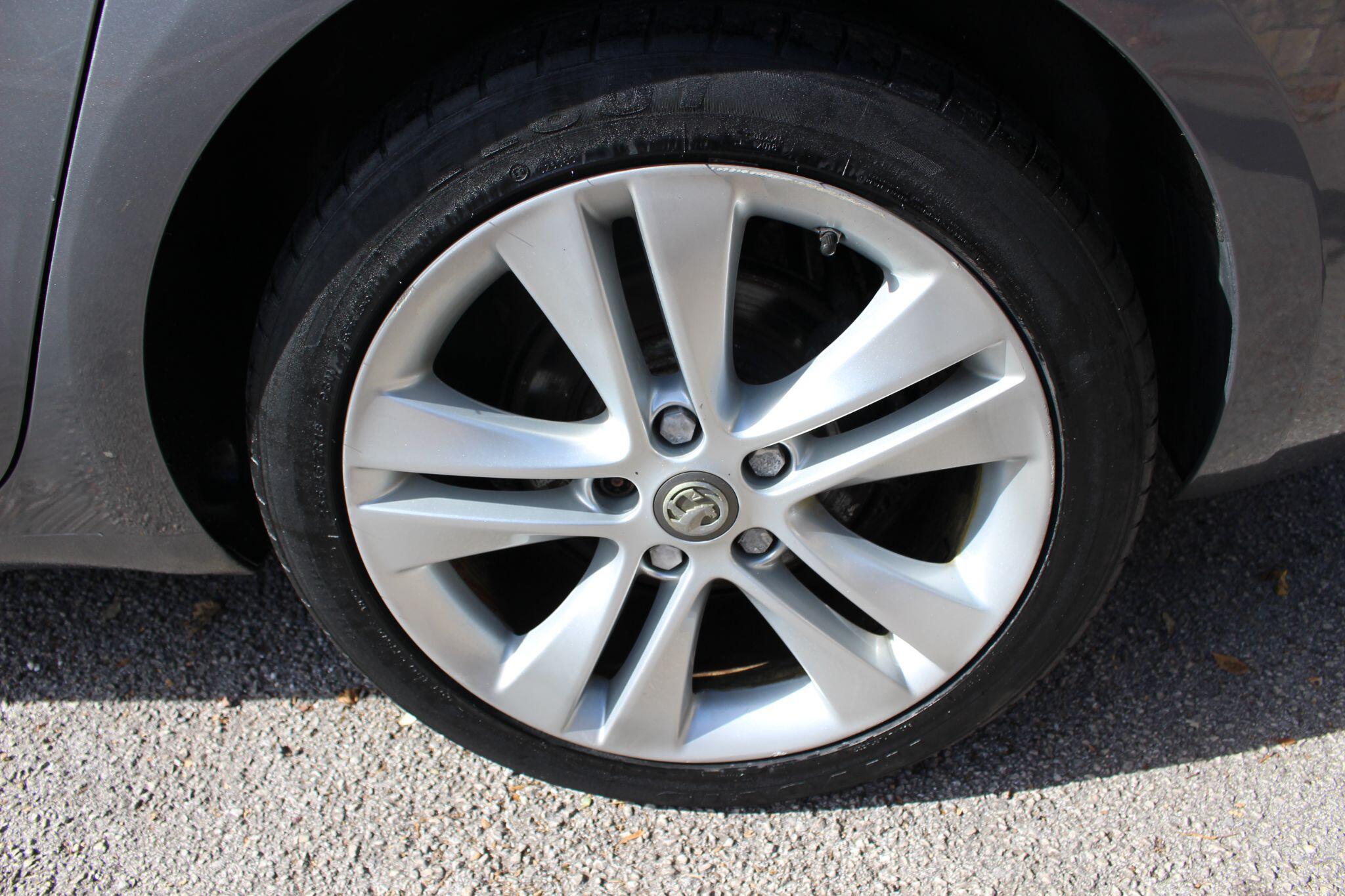 Vauxhall Zafira Tourer view 16