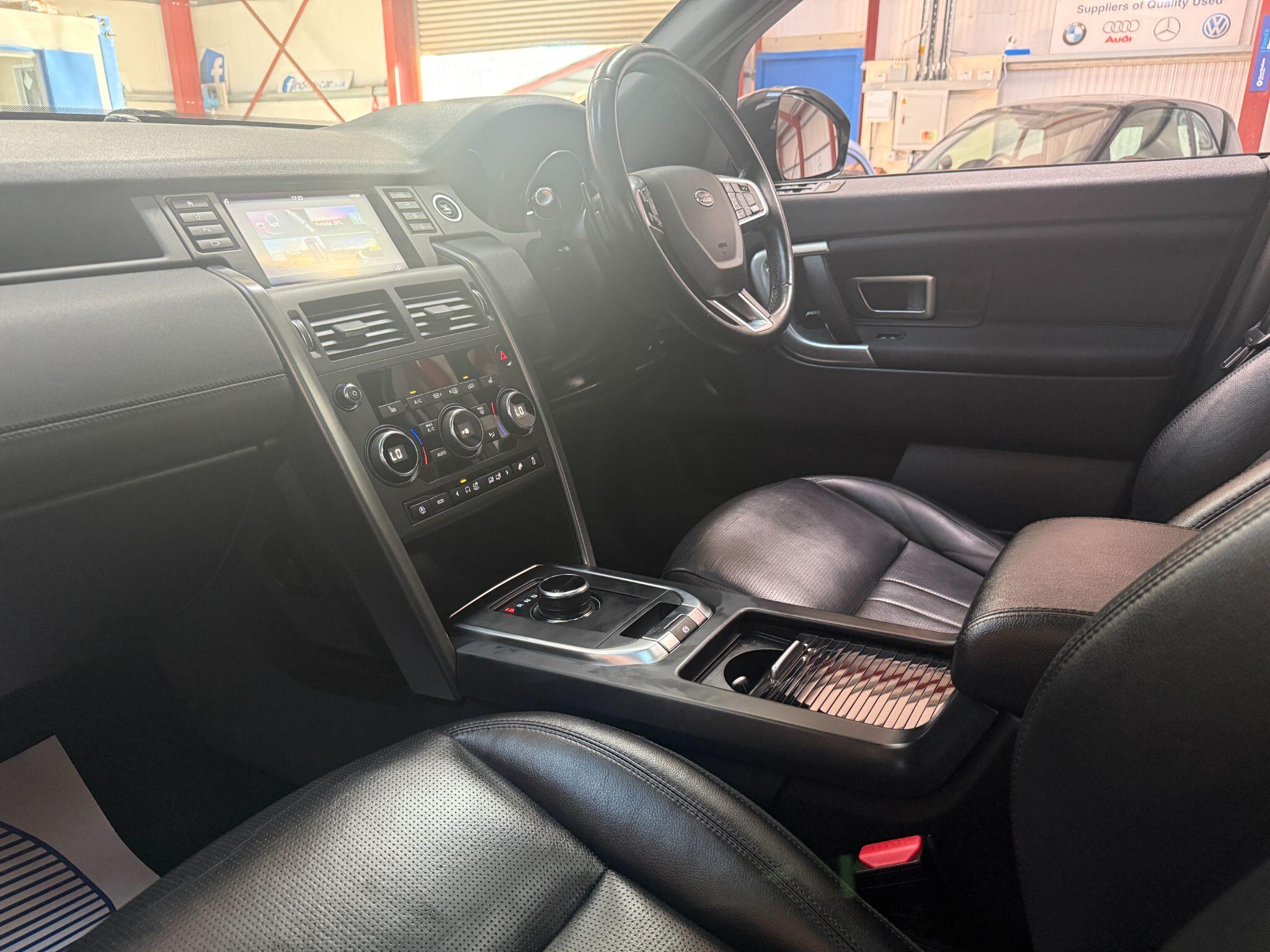 Land Rover Discovery Sport view 6
