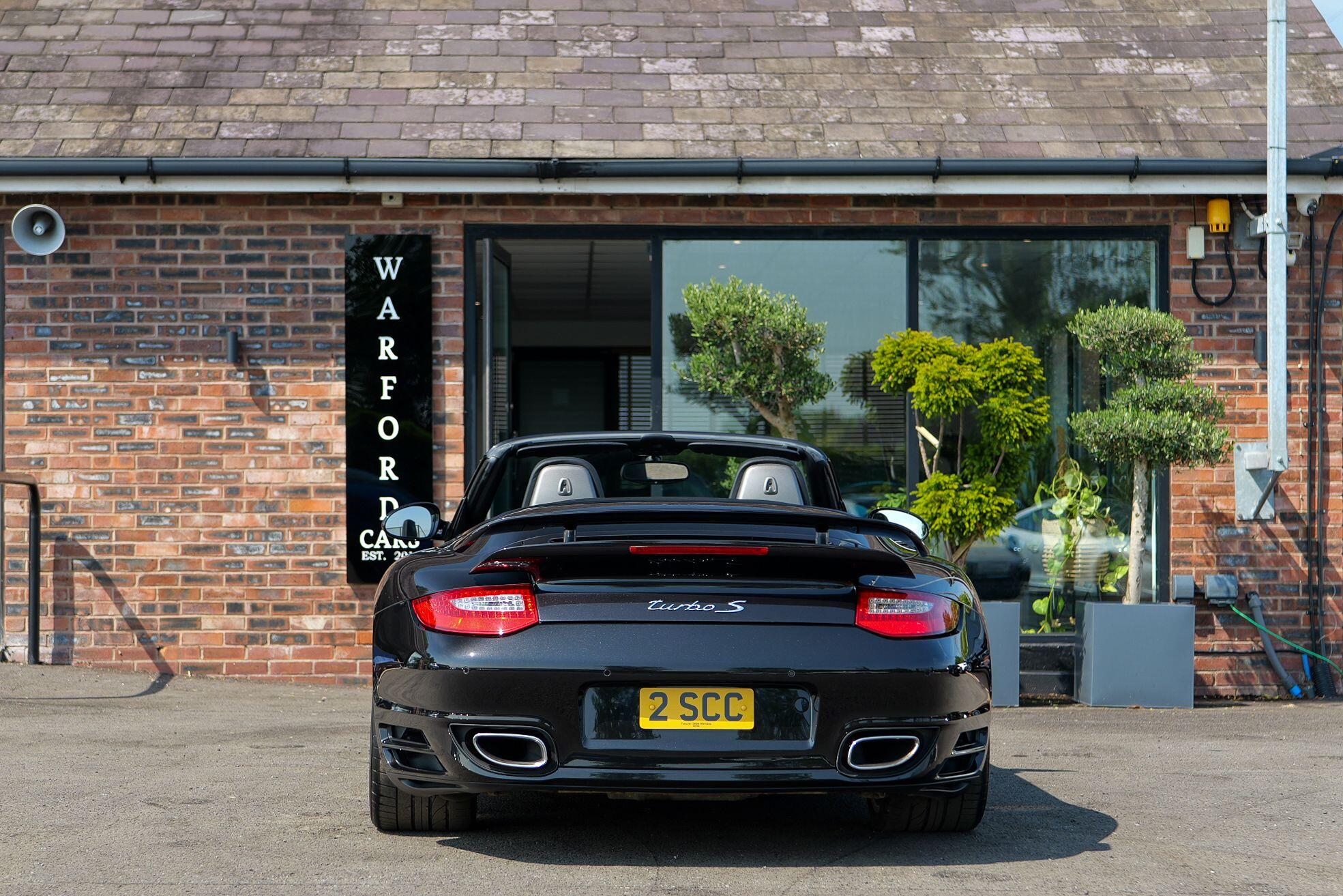 Porsche 911 view 6
