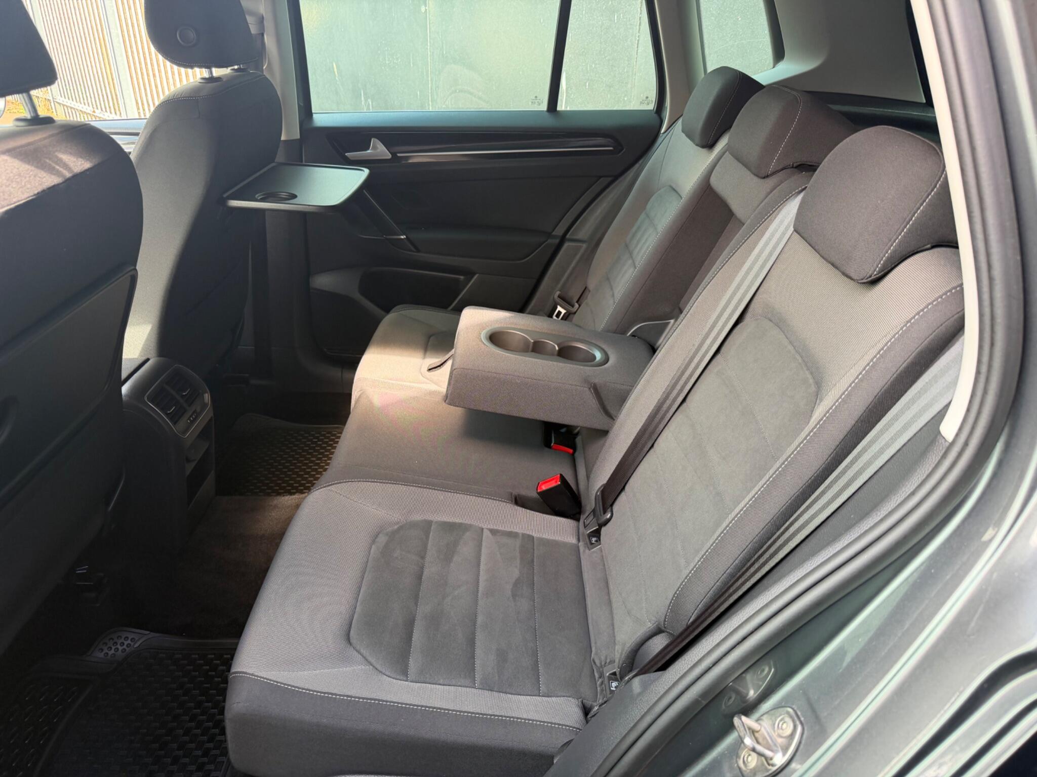 Volkswagen Golf Sportsvan view 9