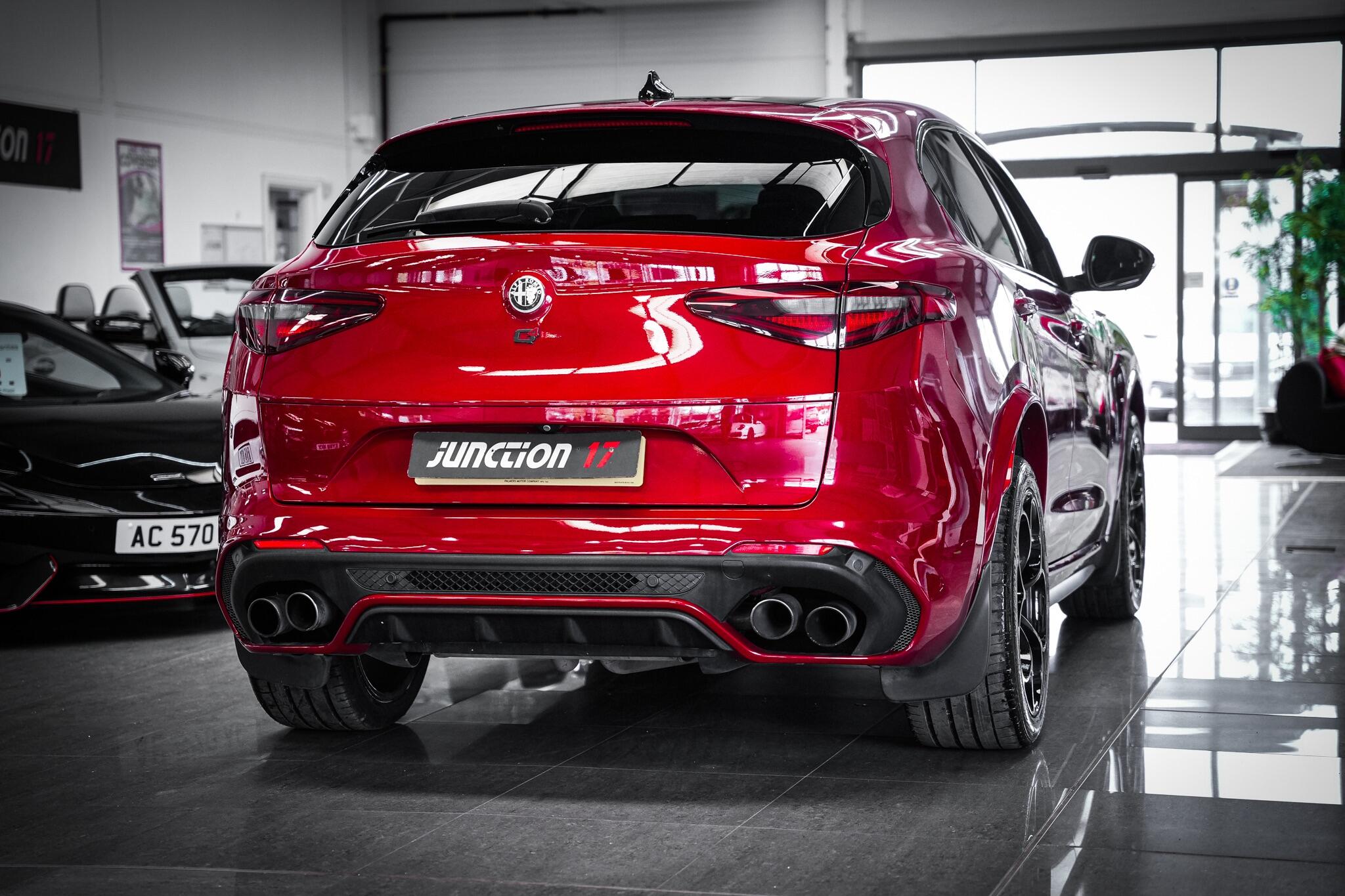 Alfa Romeo Stelvio view 16