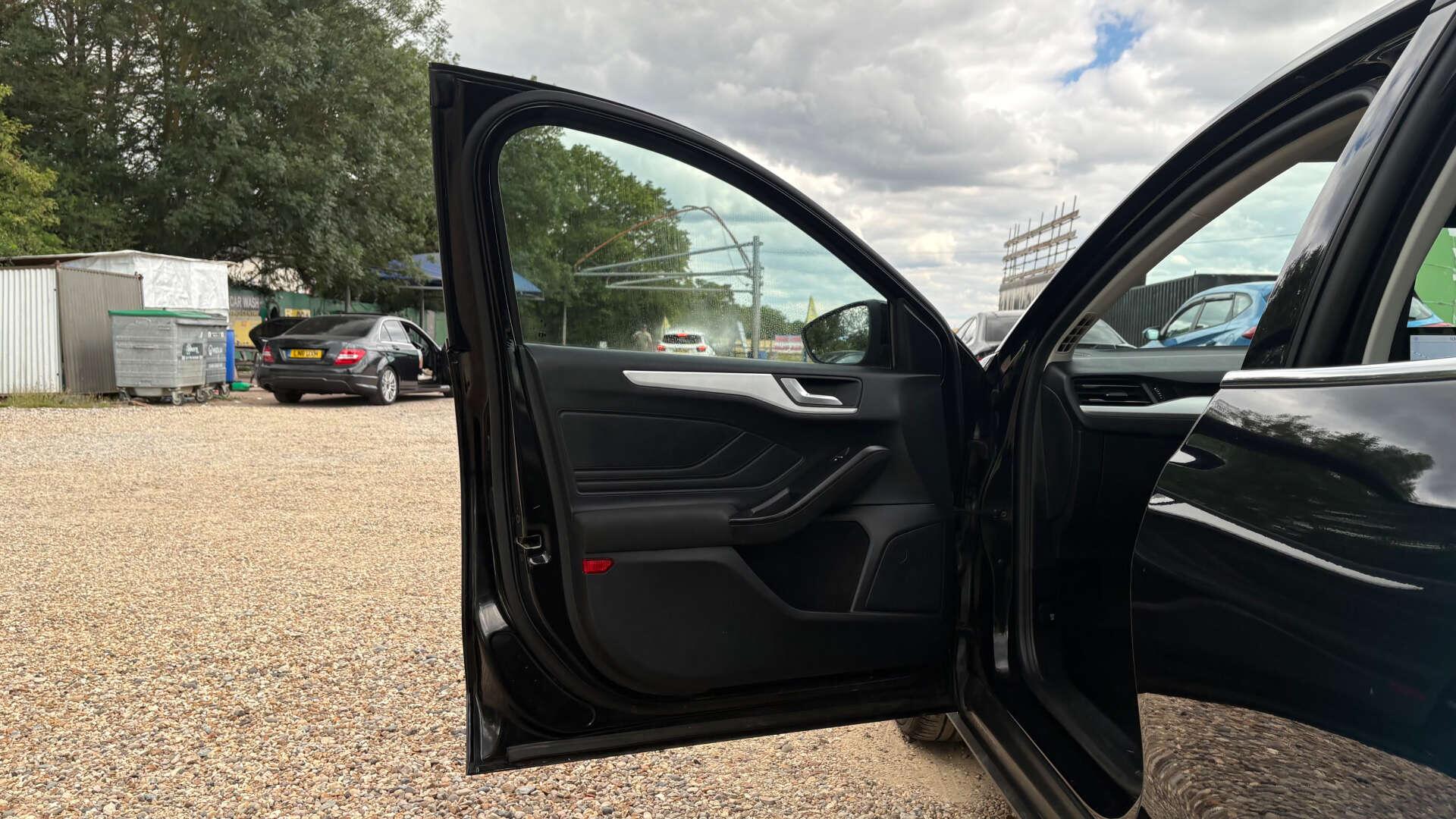 Ford Focus view 38