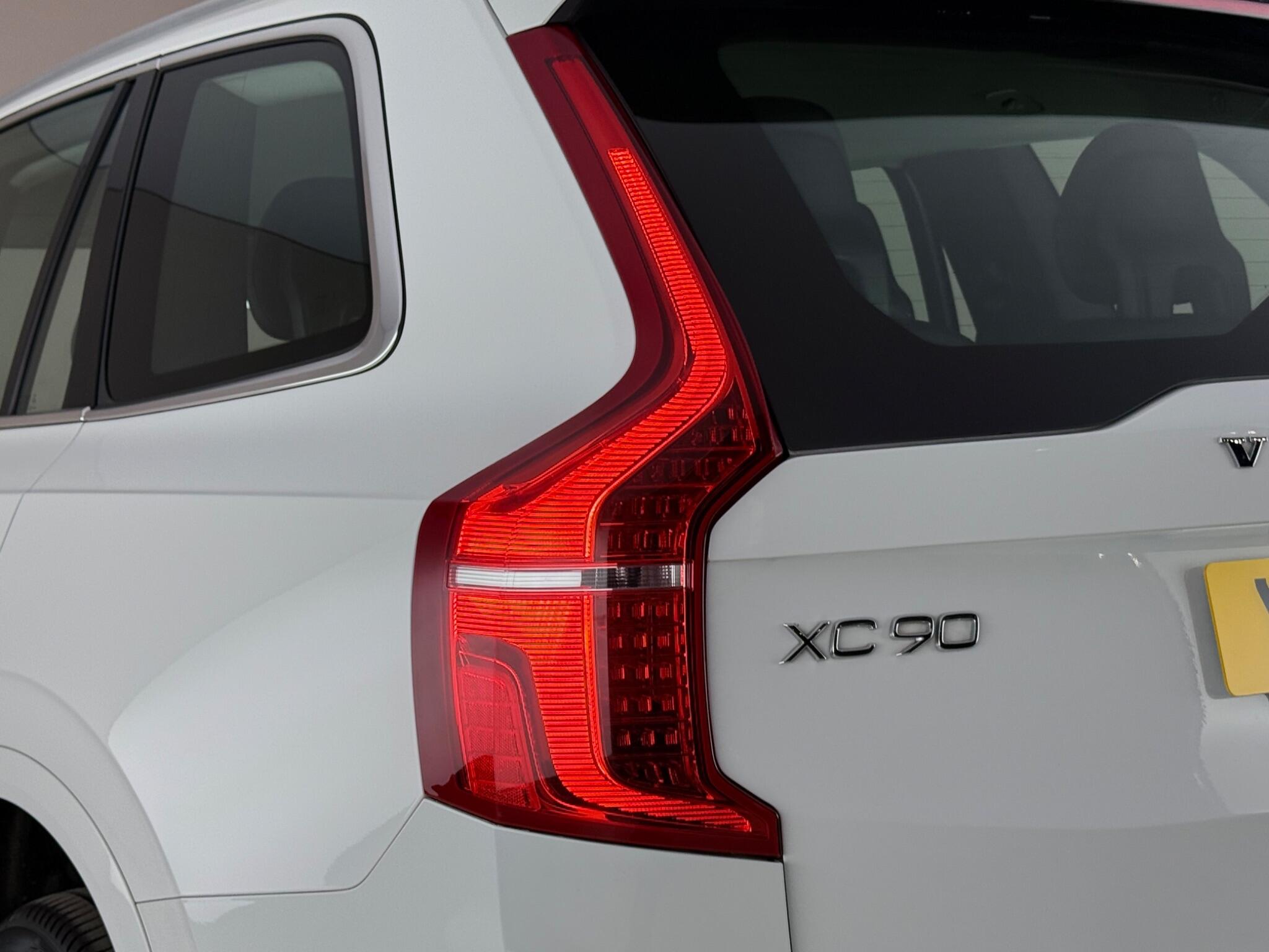 Volvo XC90 view 12