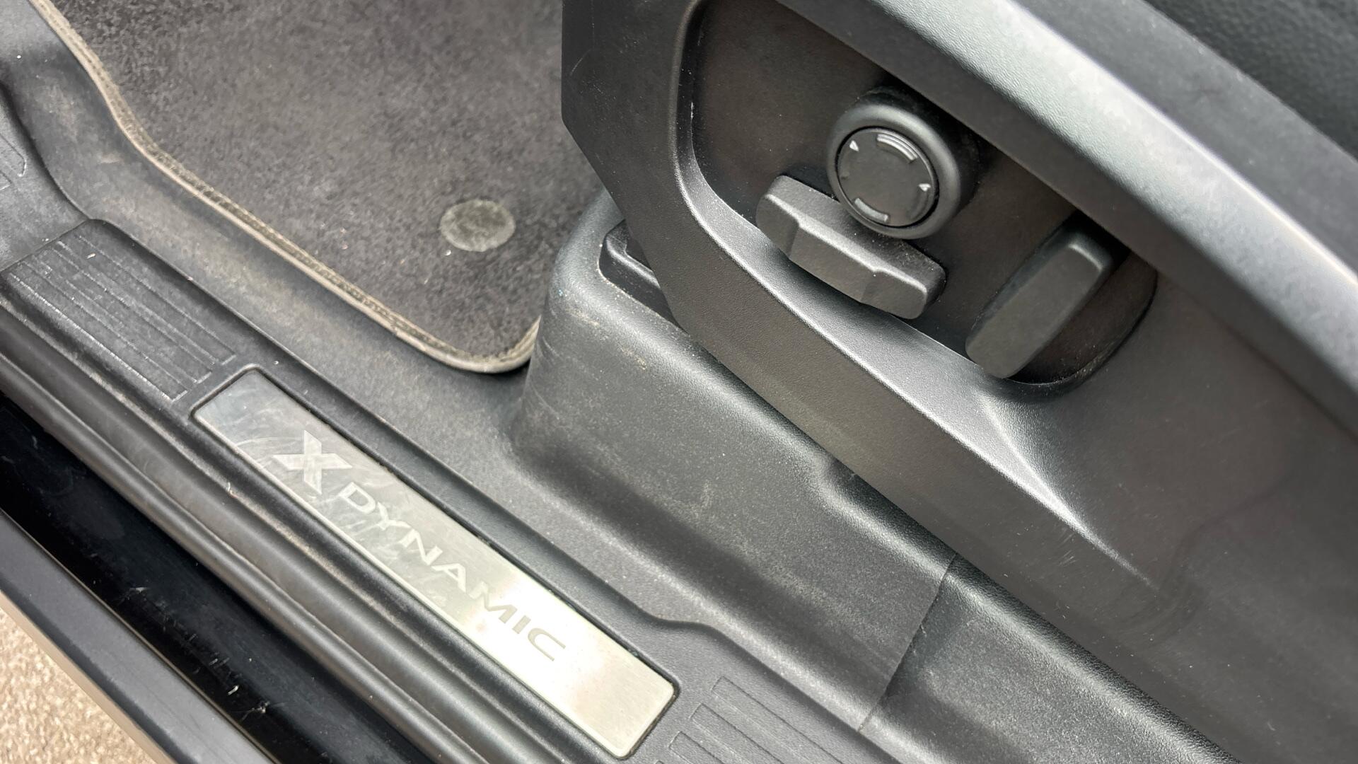Land Rover Defender view 47