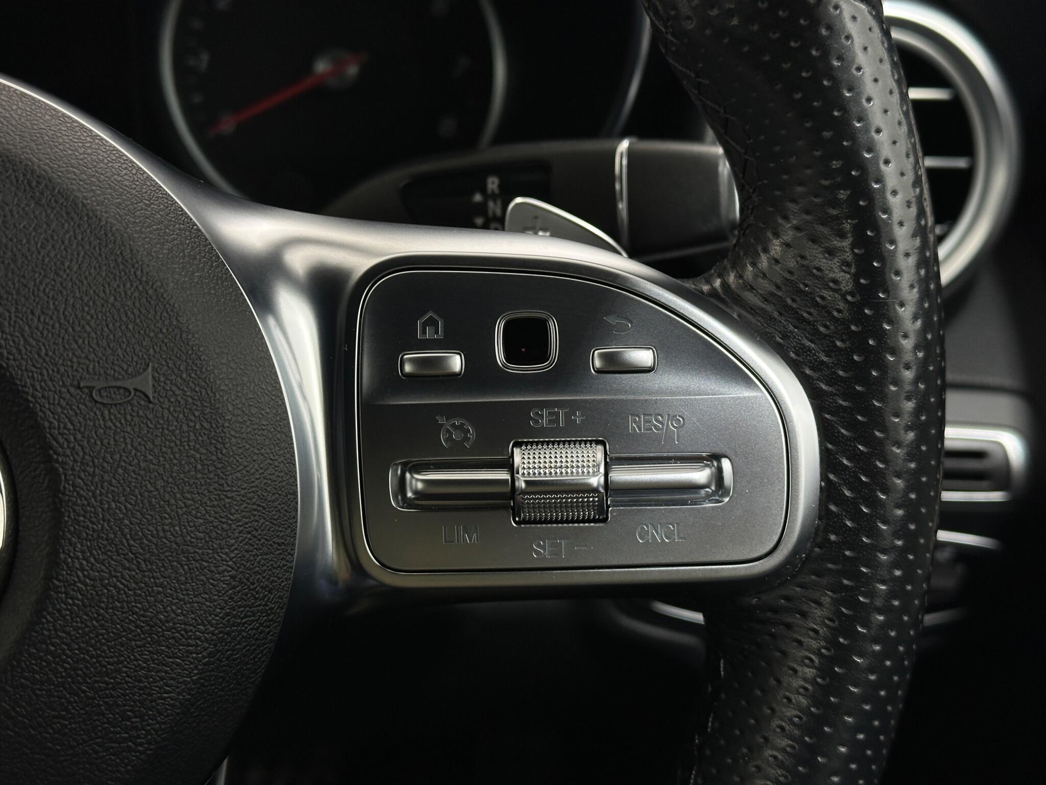 Mercedes-Benz C-Class view 16