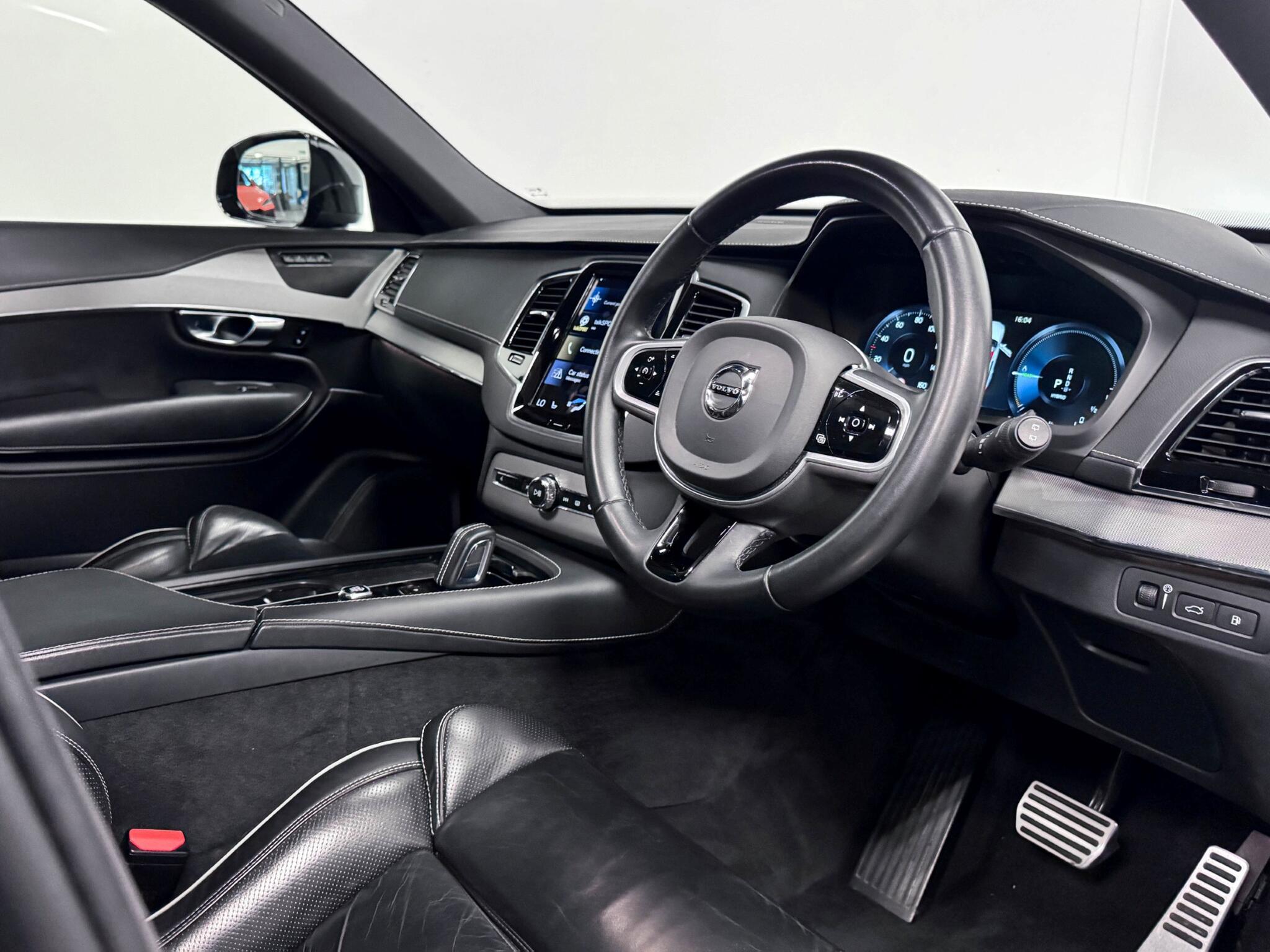 Volvo XC90 view 33