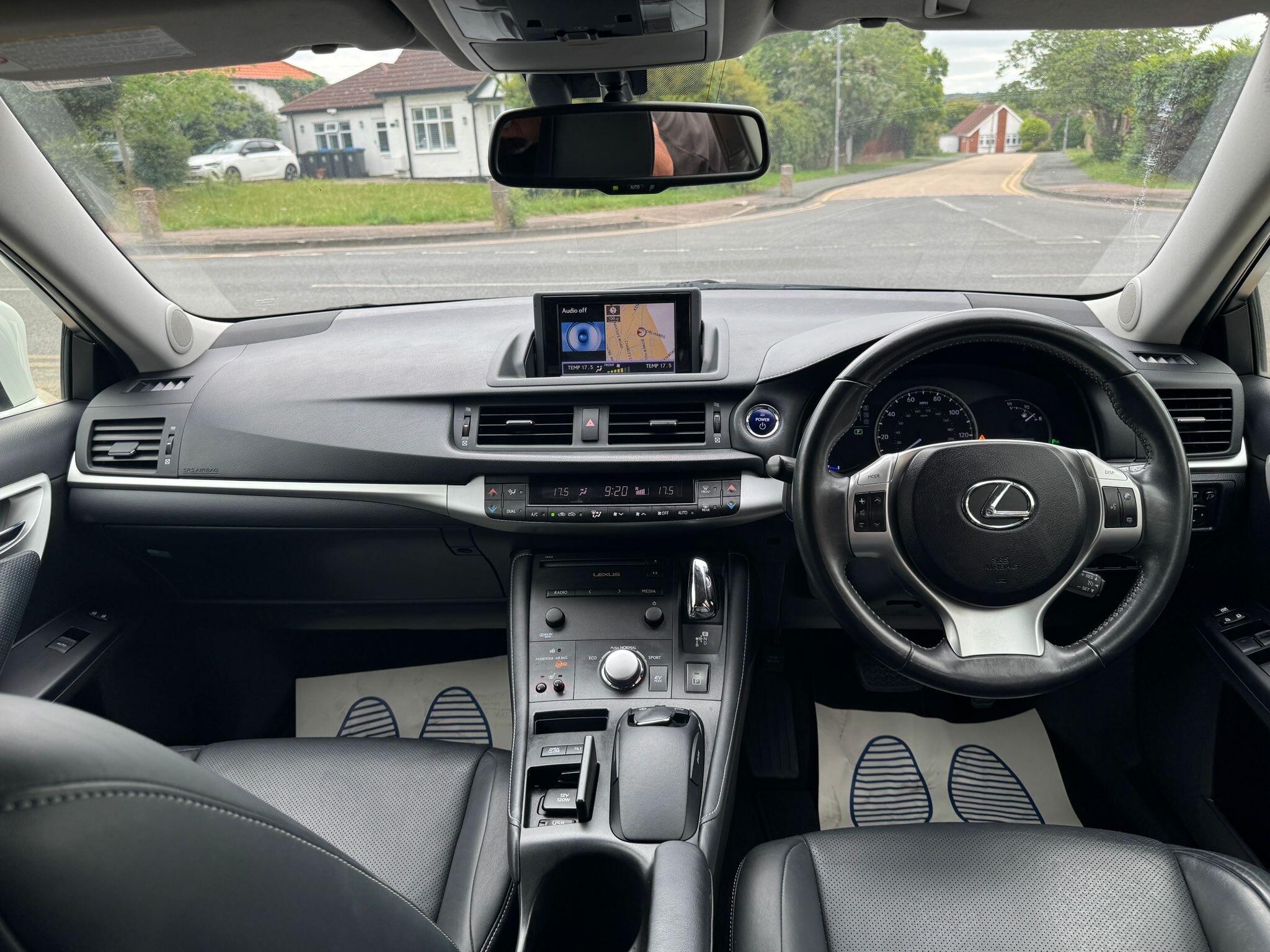 Lexus CT view 3