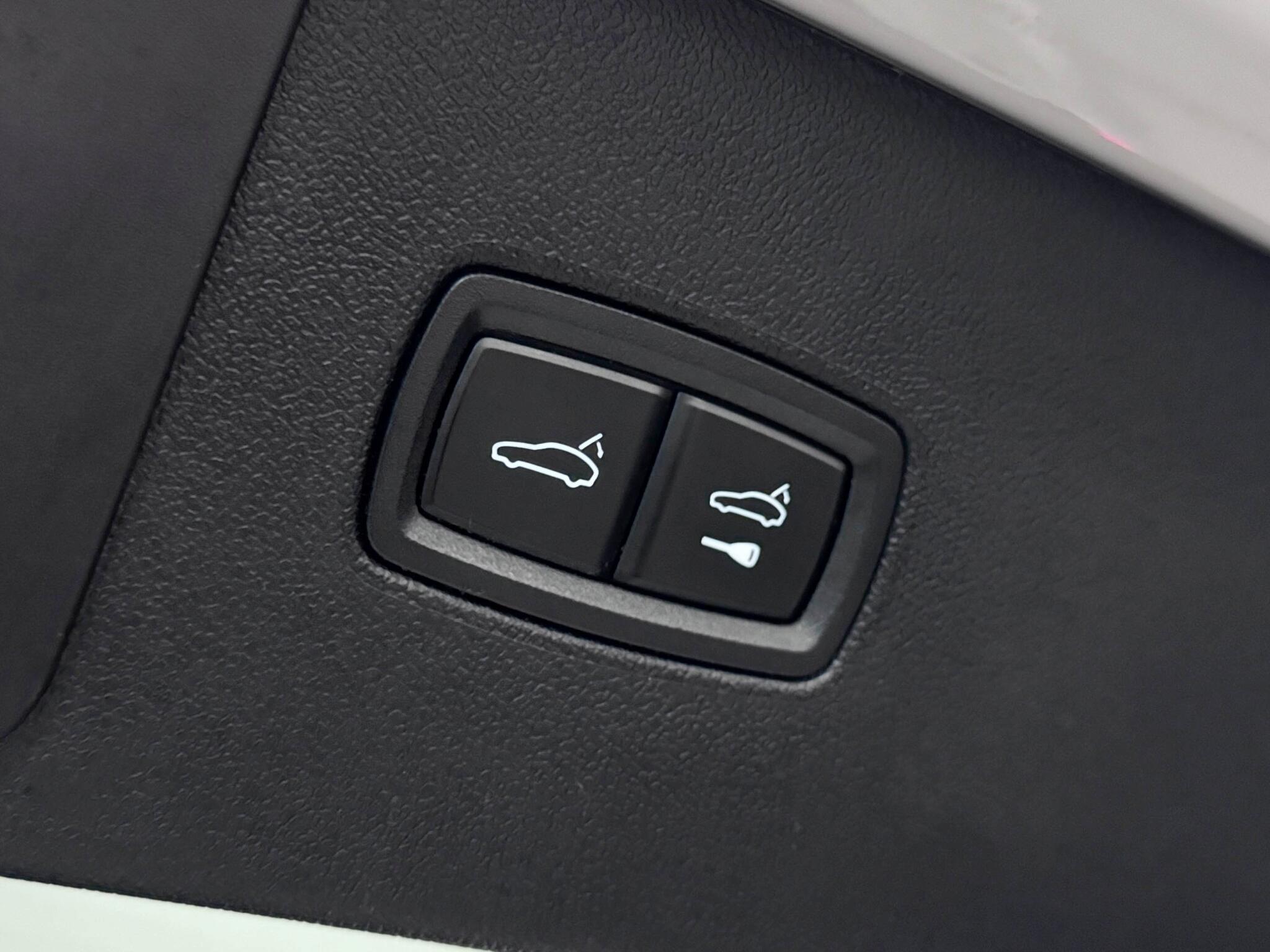 Porsche Cayenne view 8