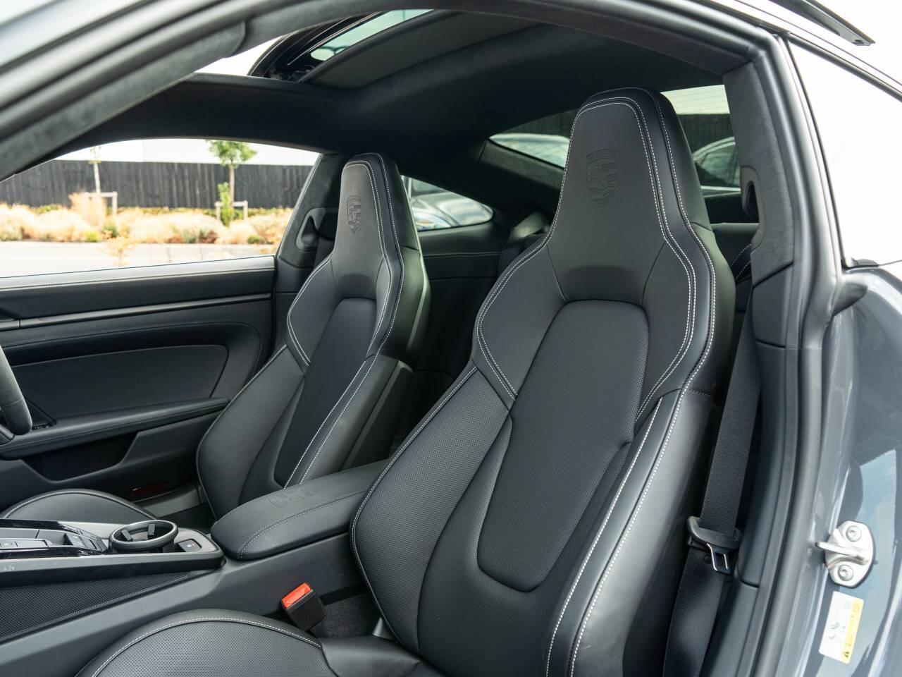 Porsche 911 view 36