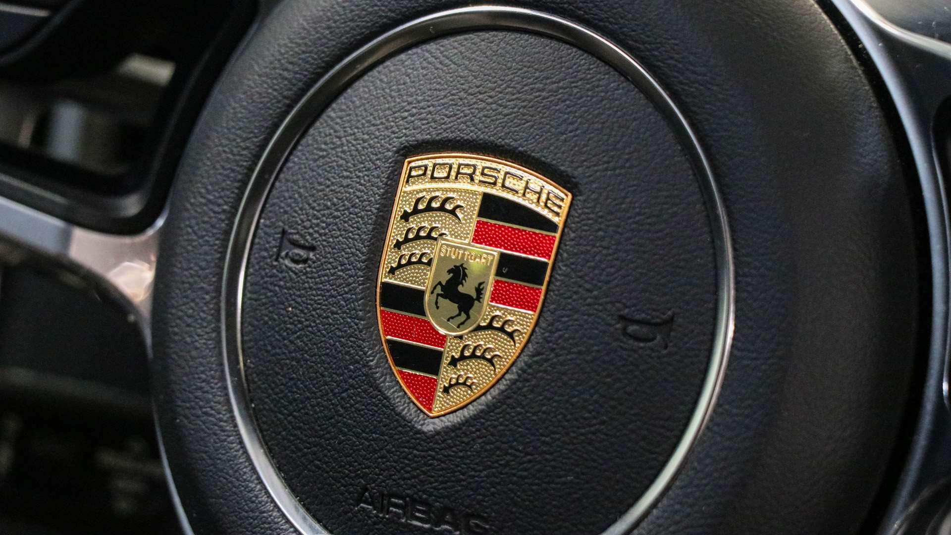 Porsche Macan view 28