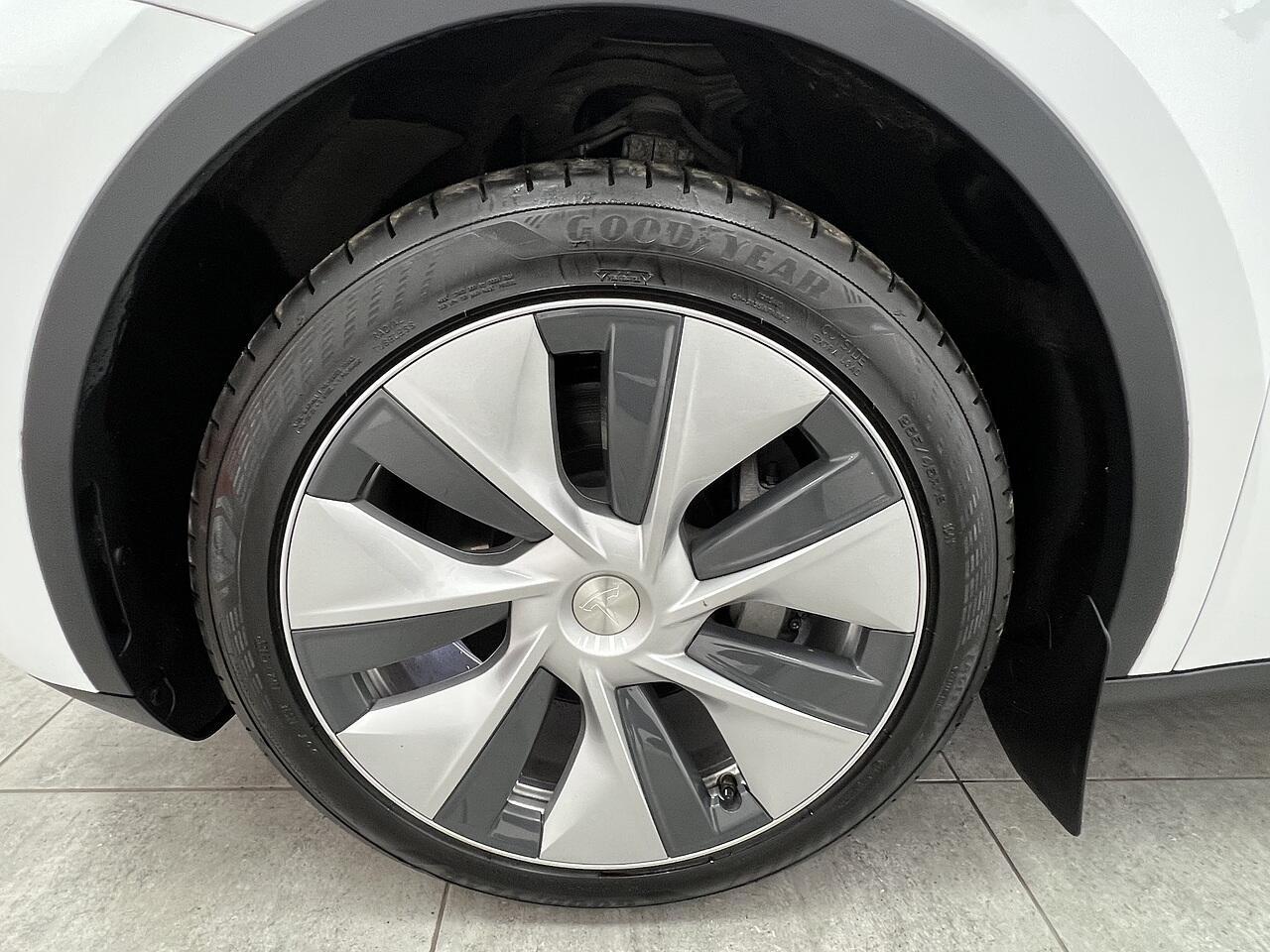 Tesla Model Y view 20