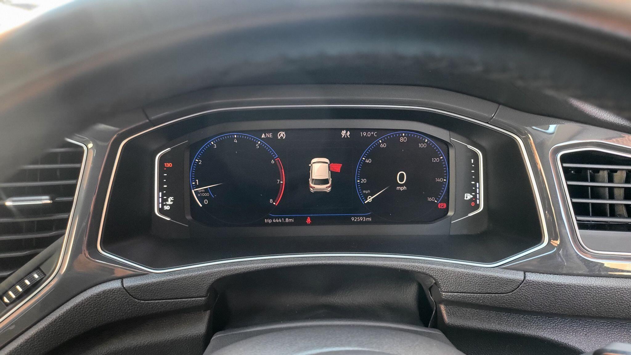Volkswagen T-Roc view 28