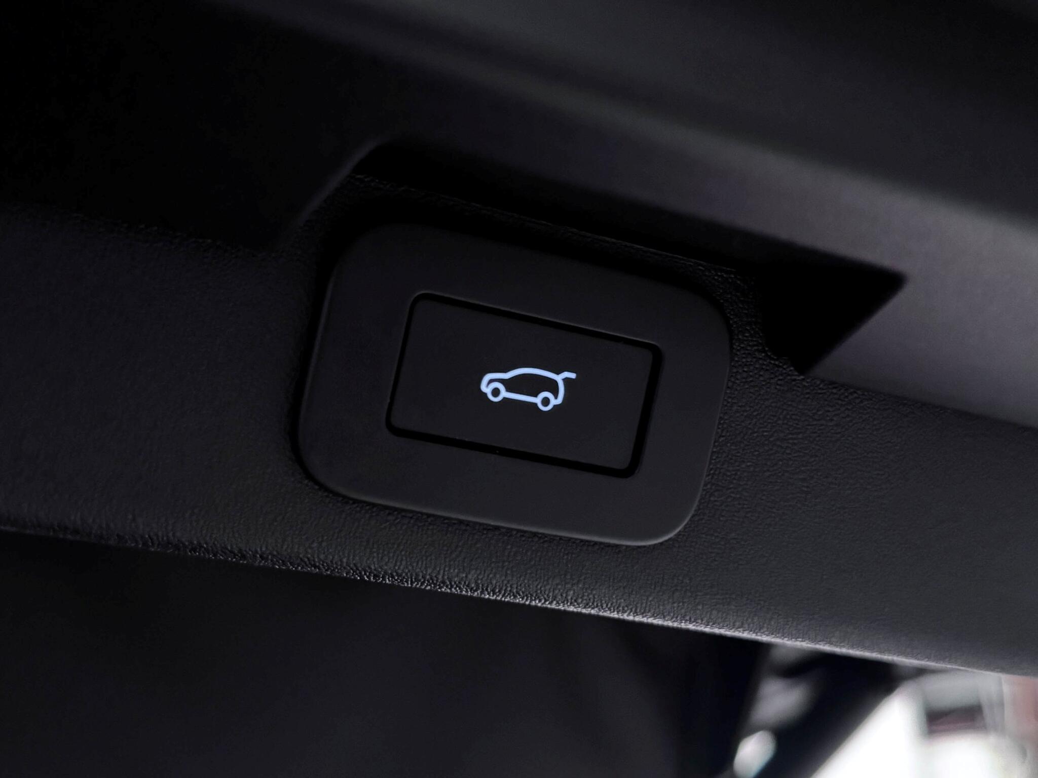 Land Rover Discovery view 9