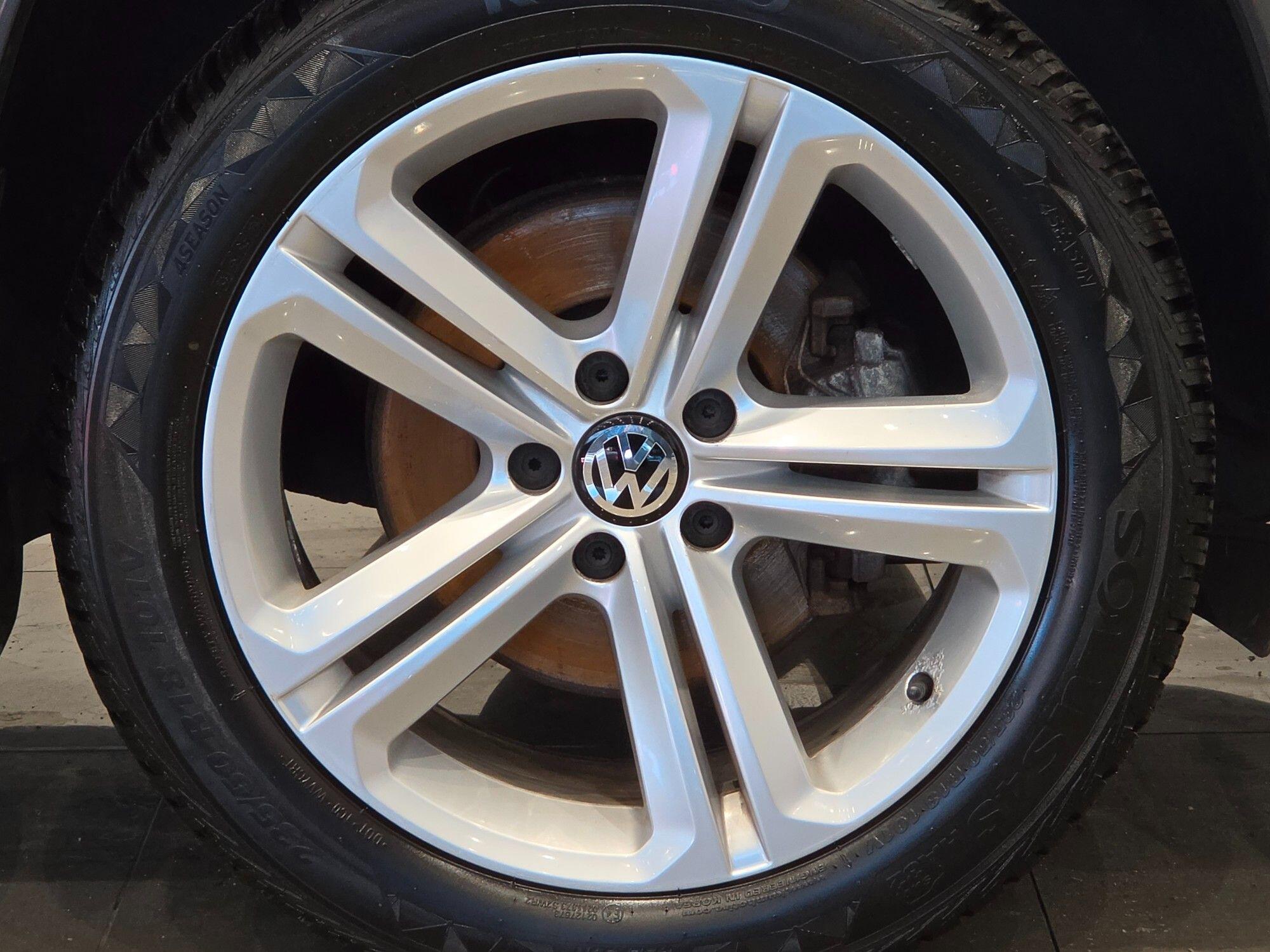 Volkswagen Tiguan view 6