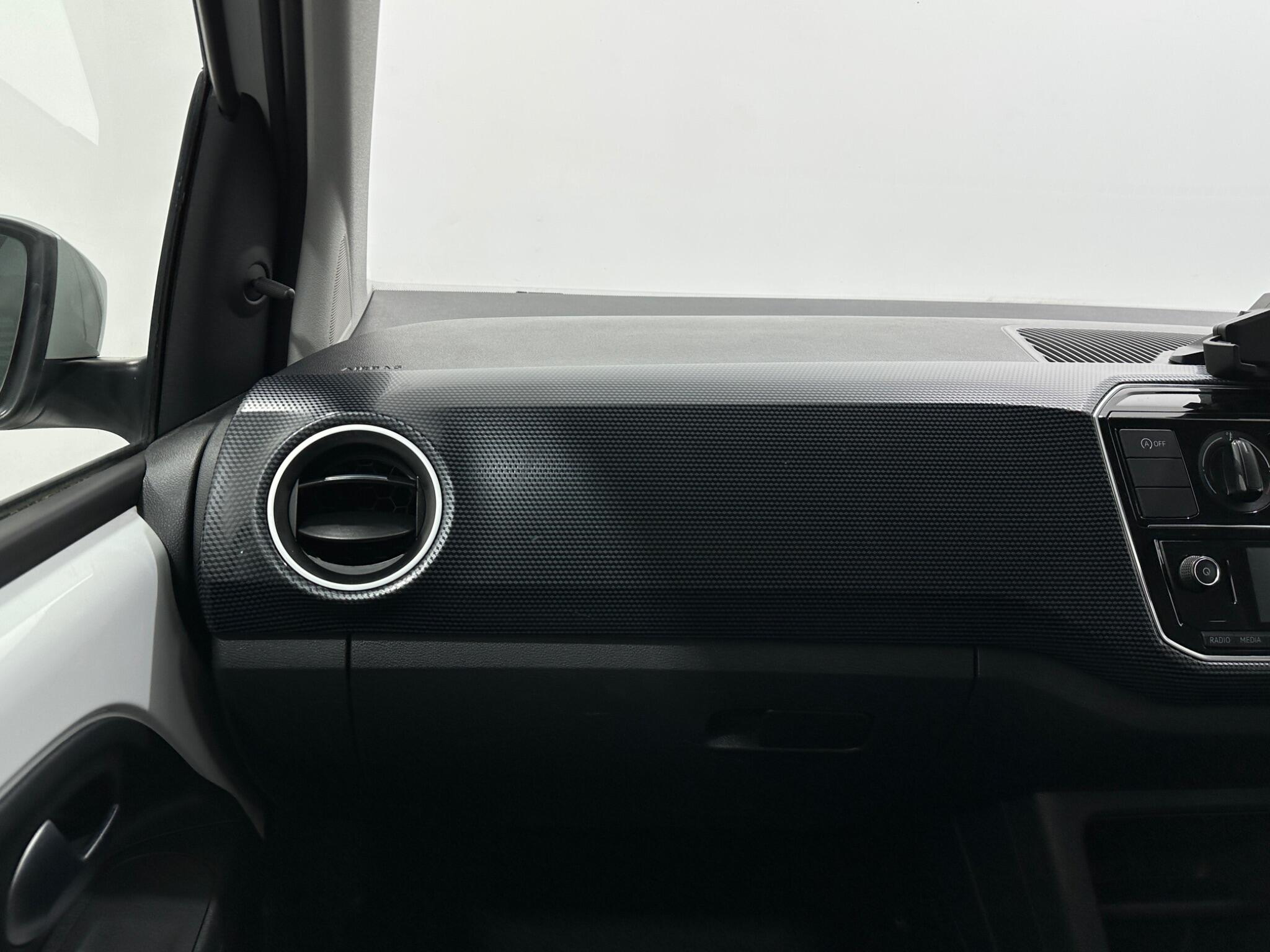 Volkswagen Up! view 23