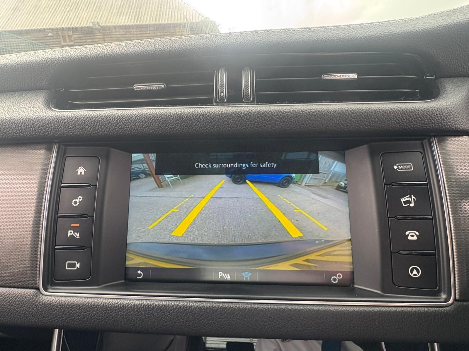 Jaguar XF view 24
