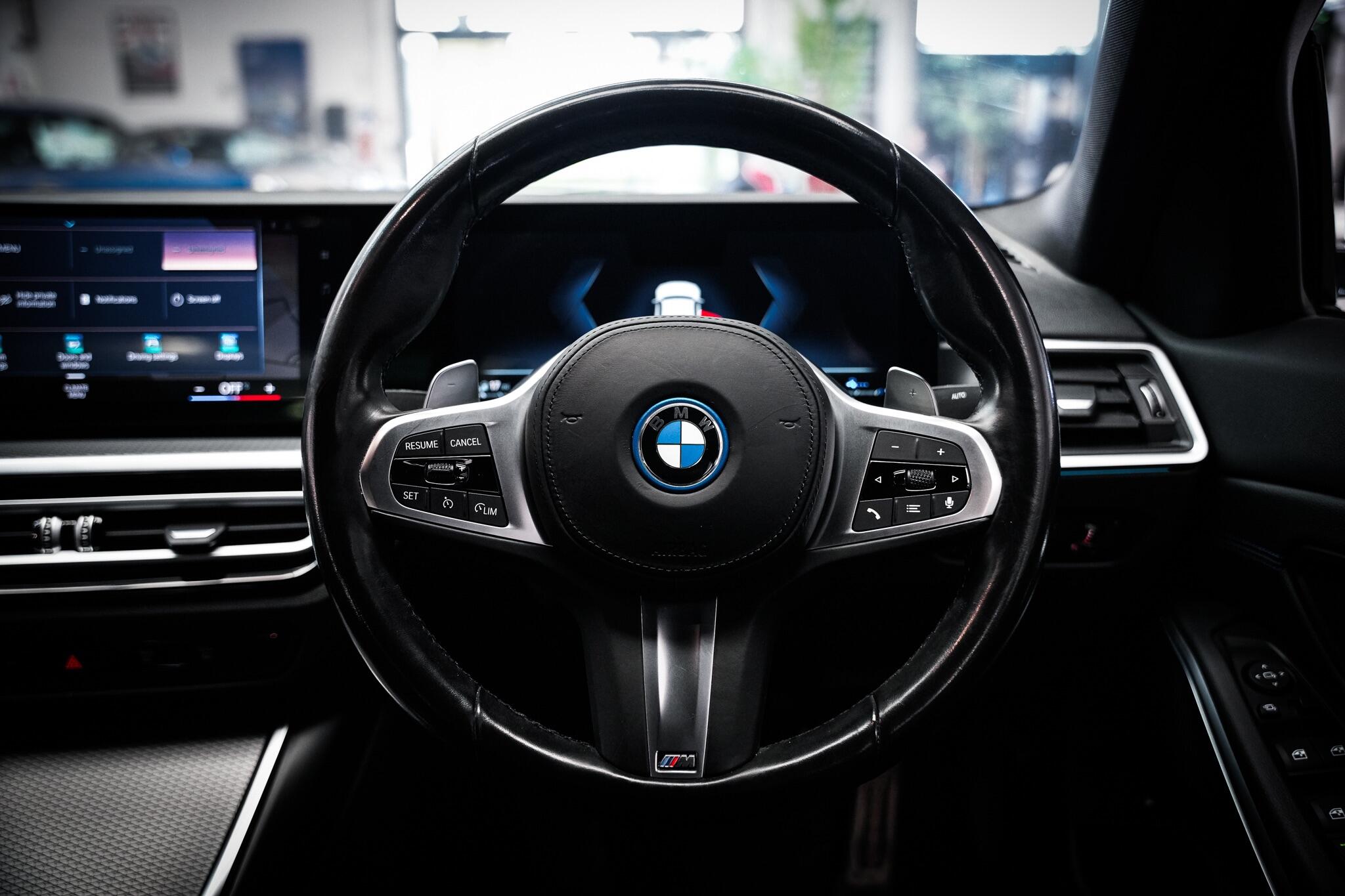 BMW 3 Series view 19