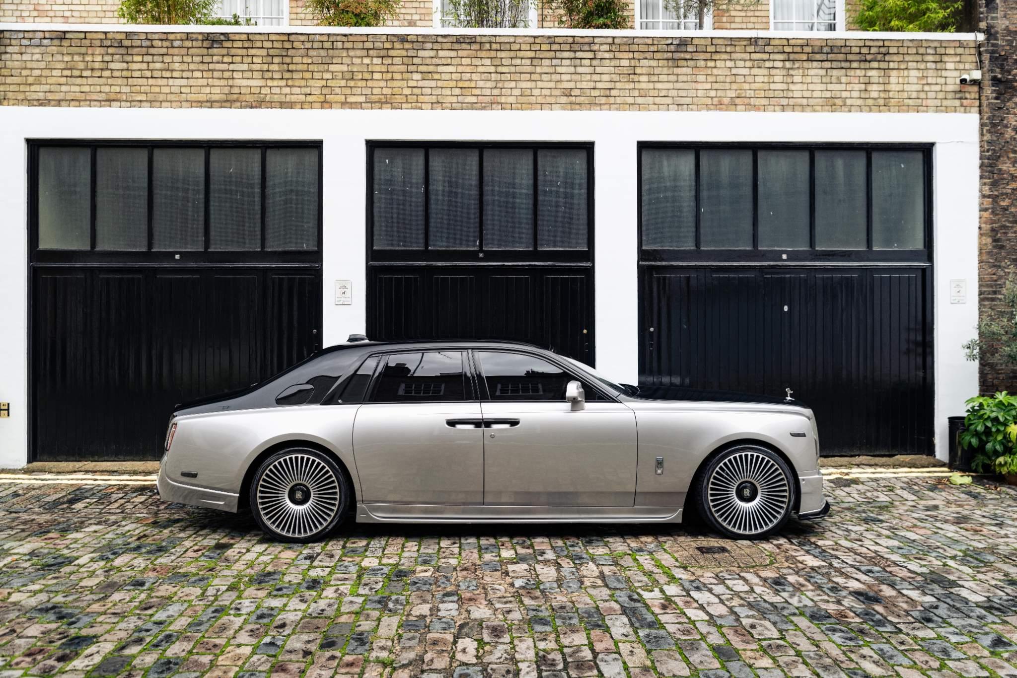 Rolls-Royce Phantom view 5