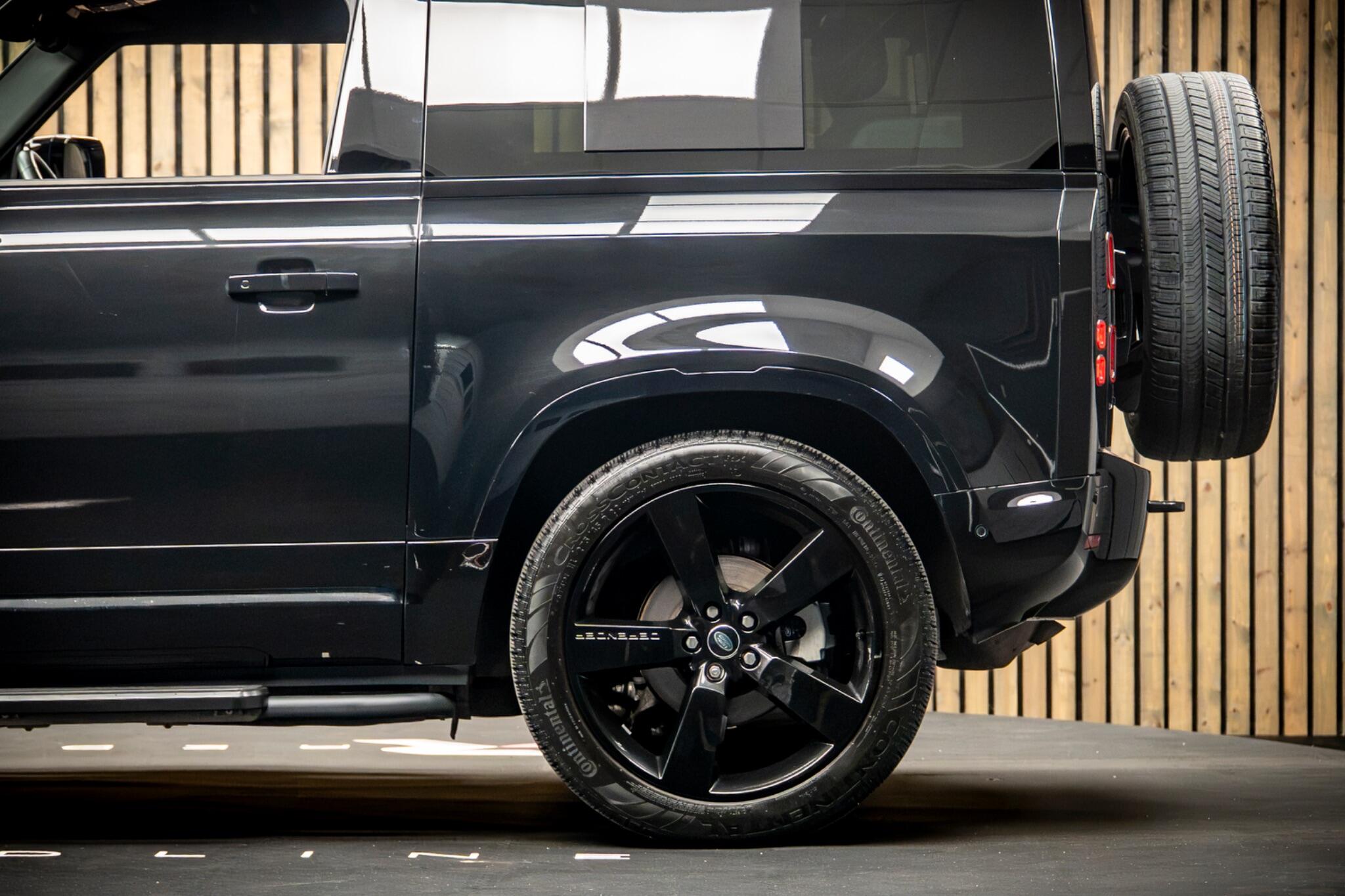 Land Rover Defender view 17