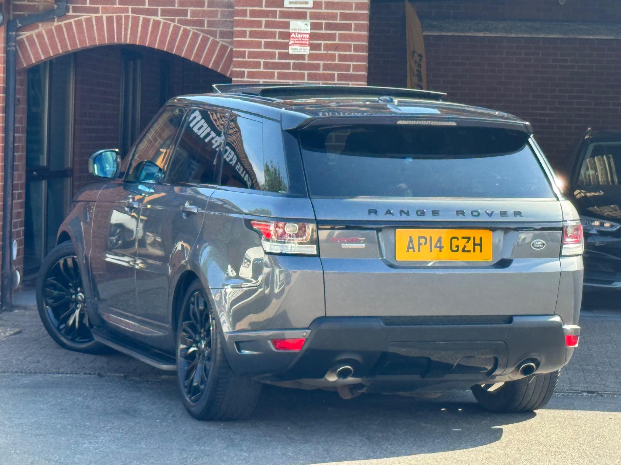 Land Rover Range Rover Sport view 3