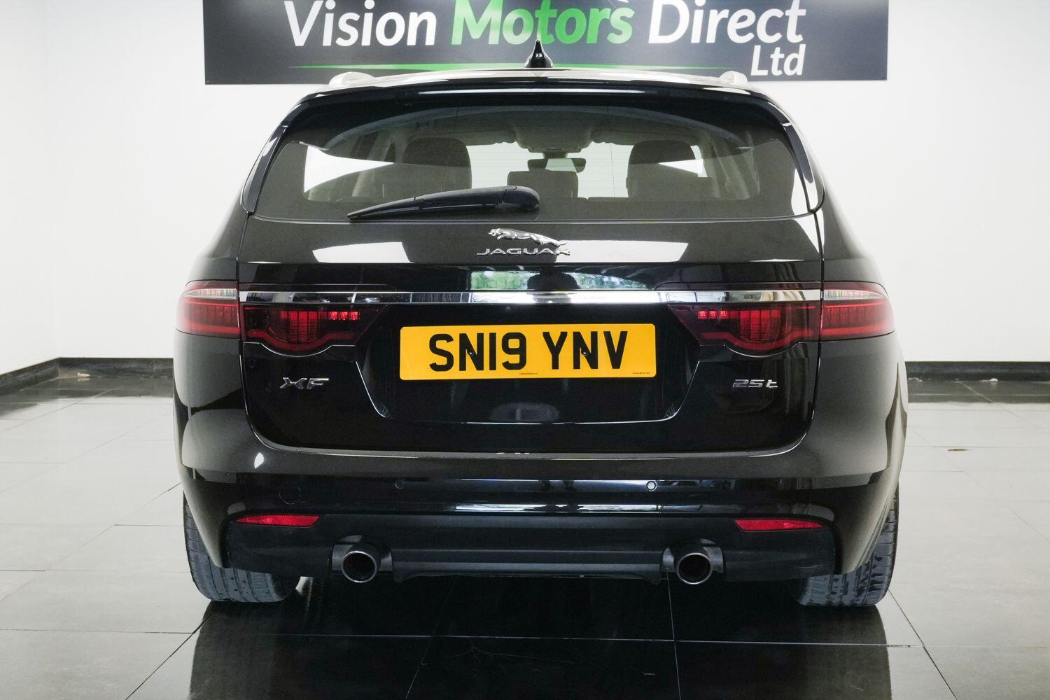 Jaguar XF view 3