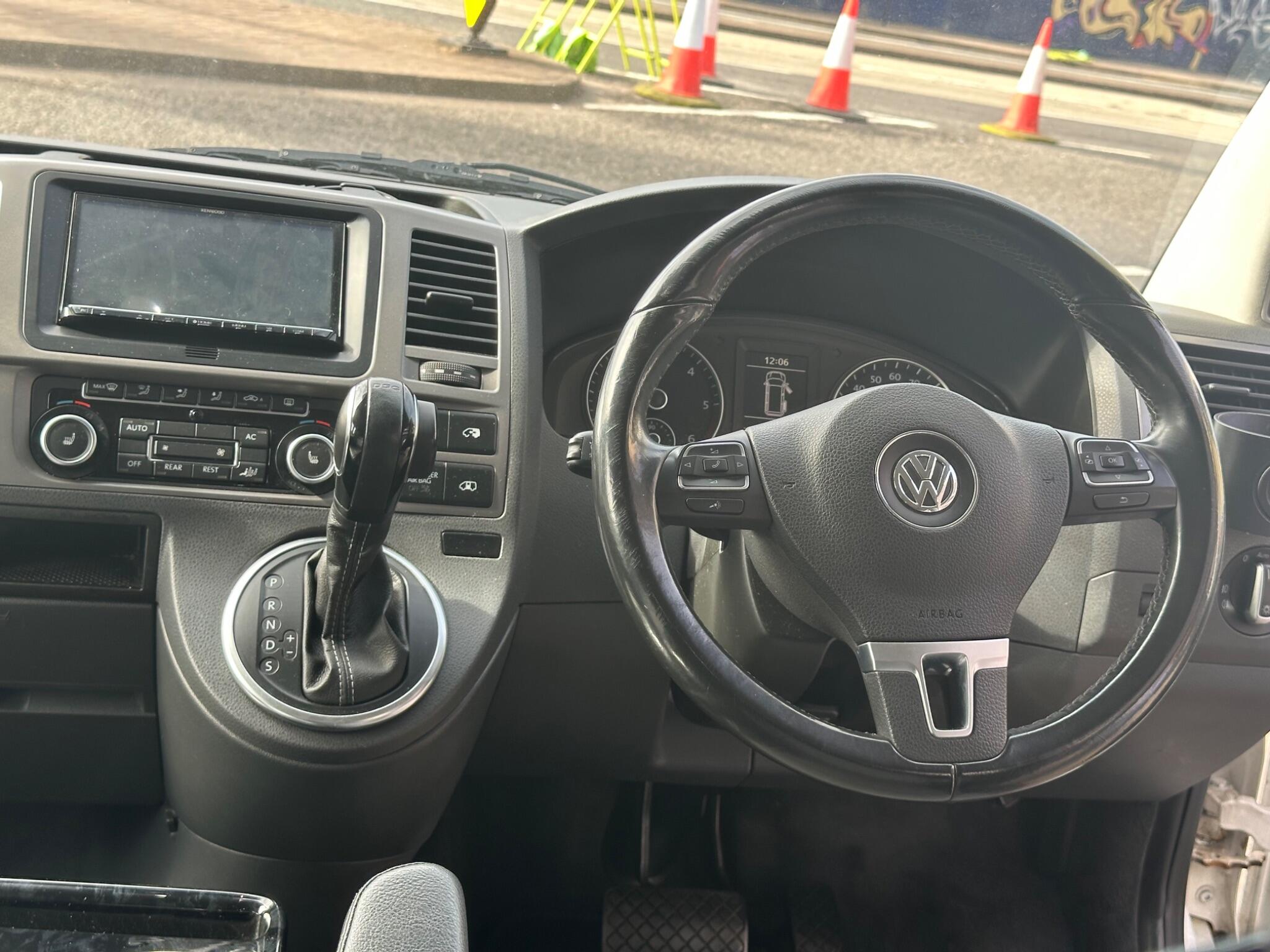 Volkswagen Caravelle view 32