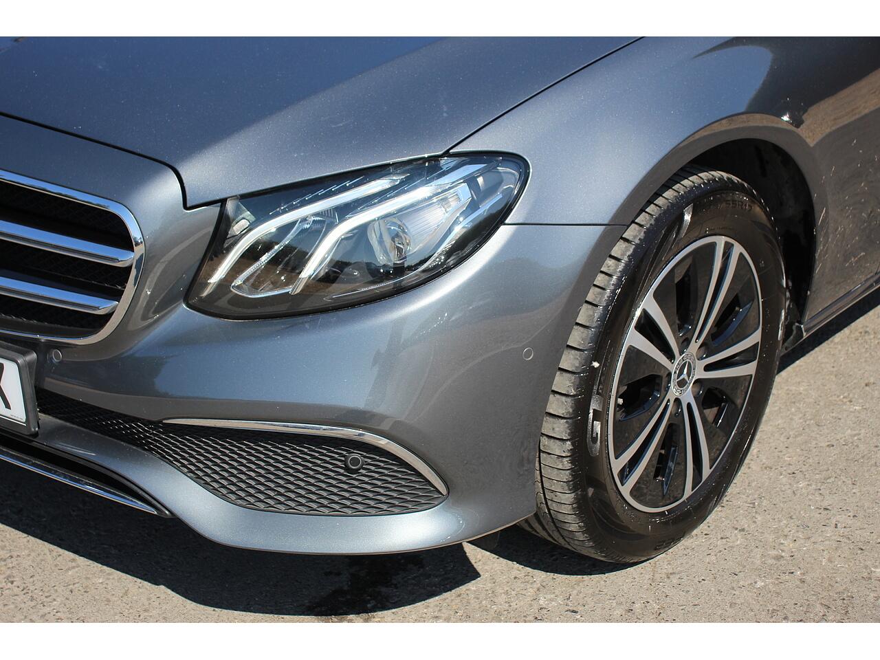 Mercedes-Benz E Class view 38