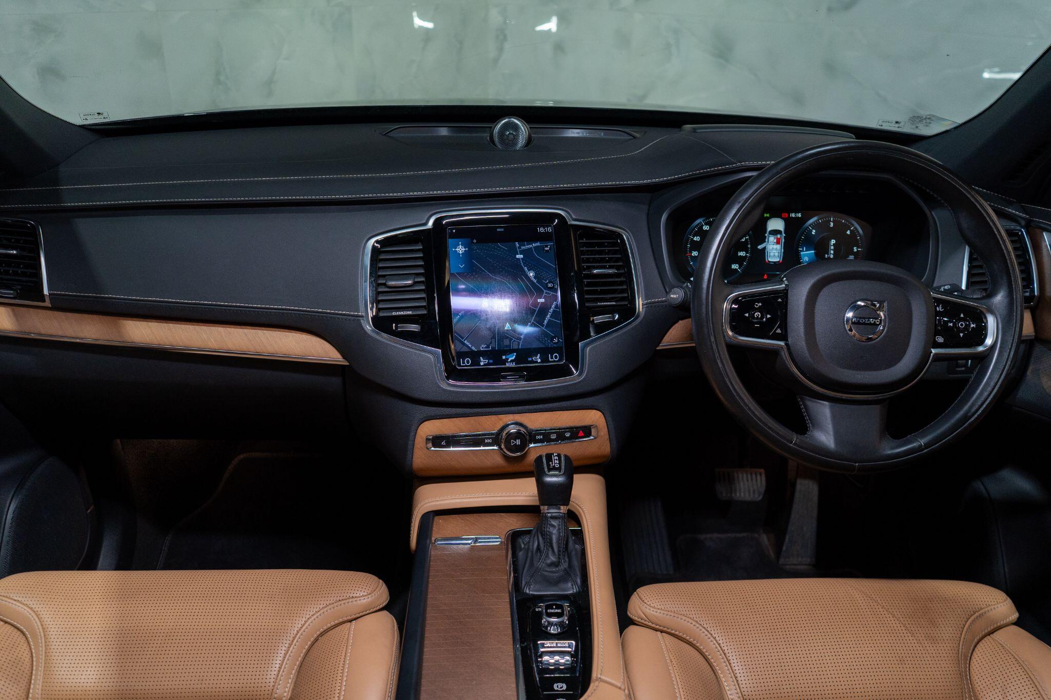 Volvo XC90 view 12