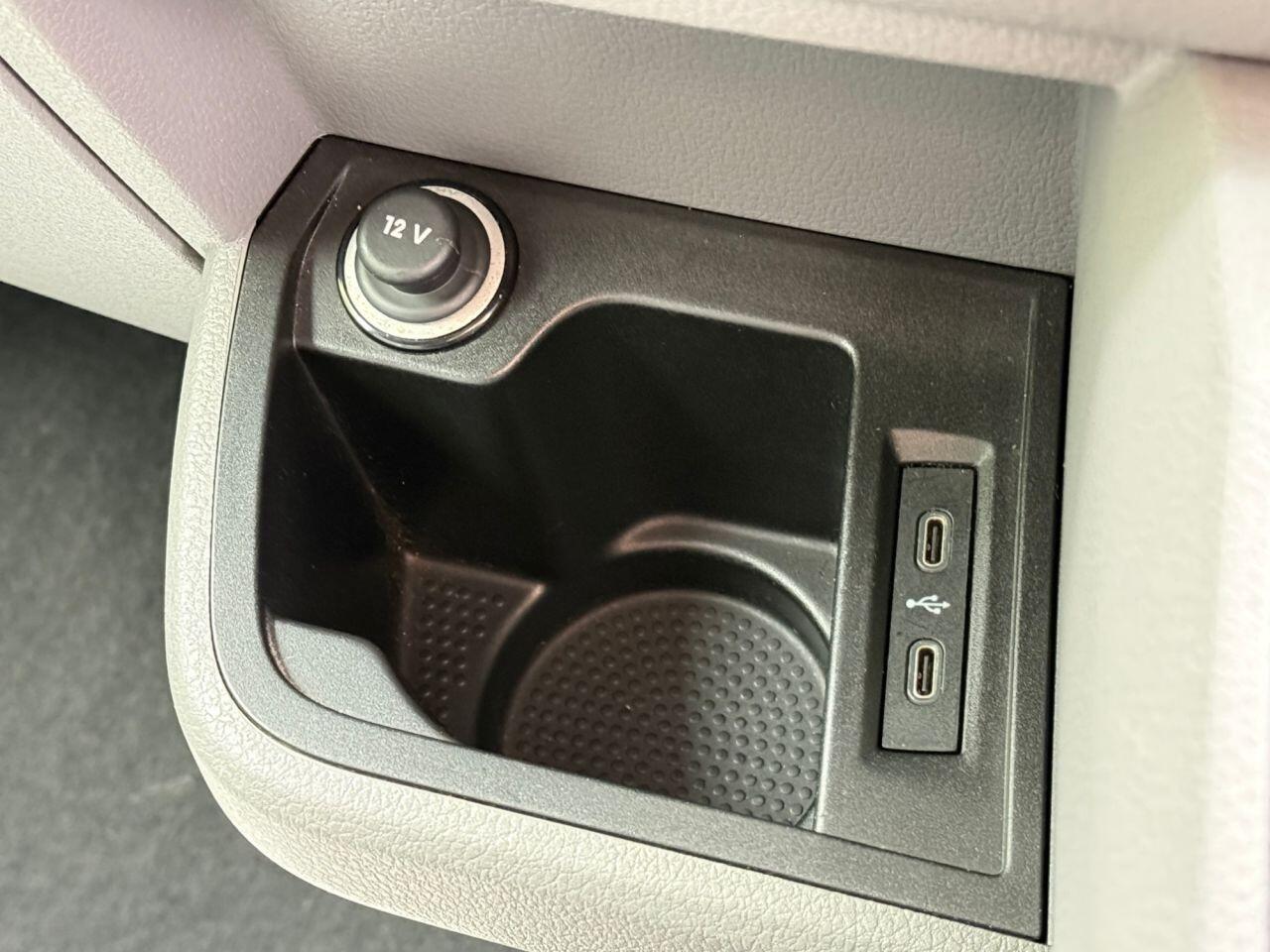 Volkswagen Transporter view 30