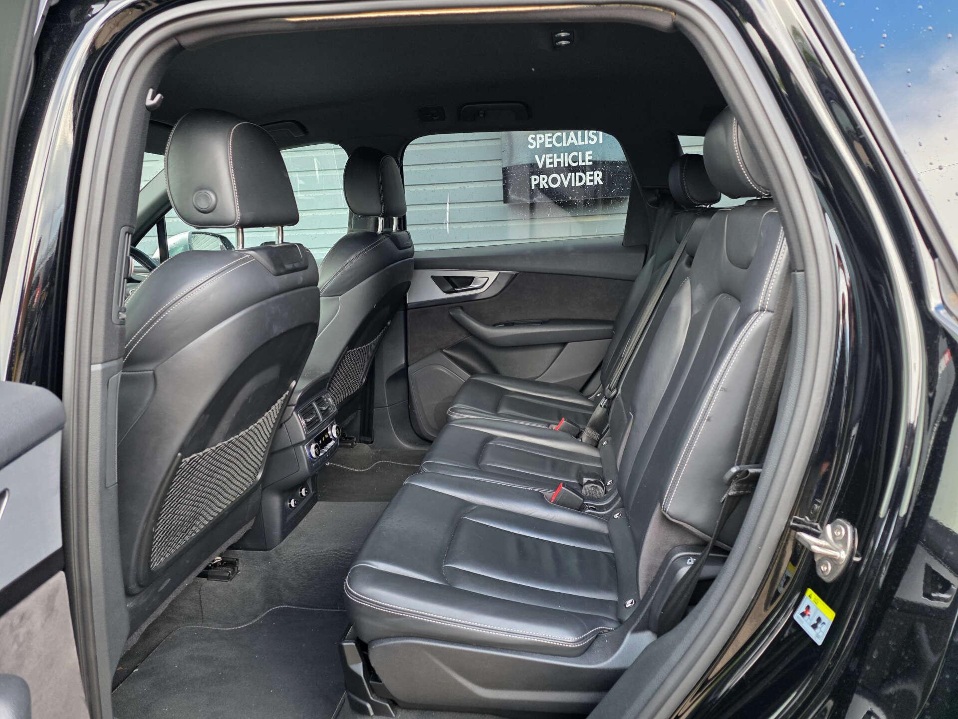 Audi SQ7 view 25