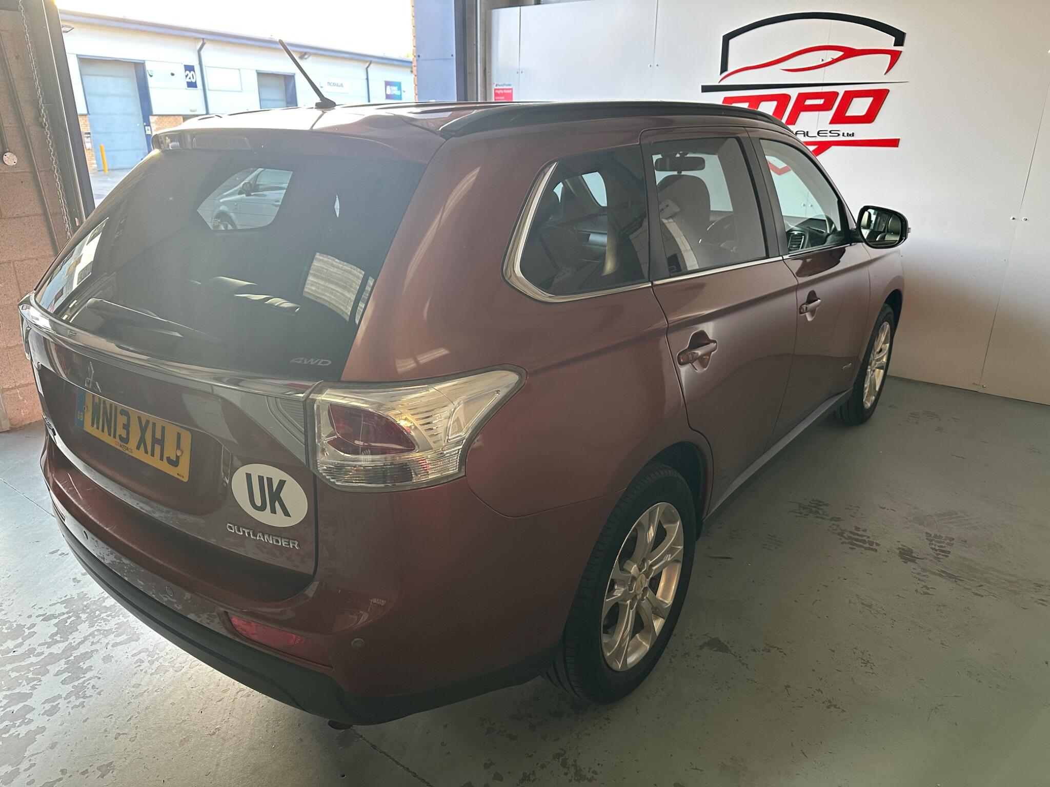 Mitsubishi Outlander view 32