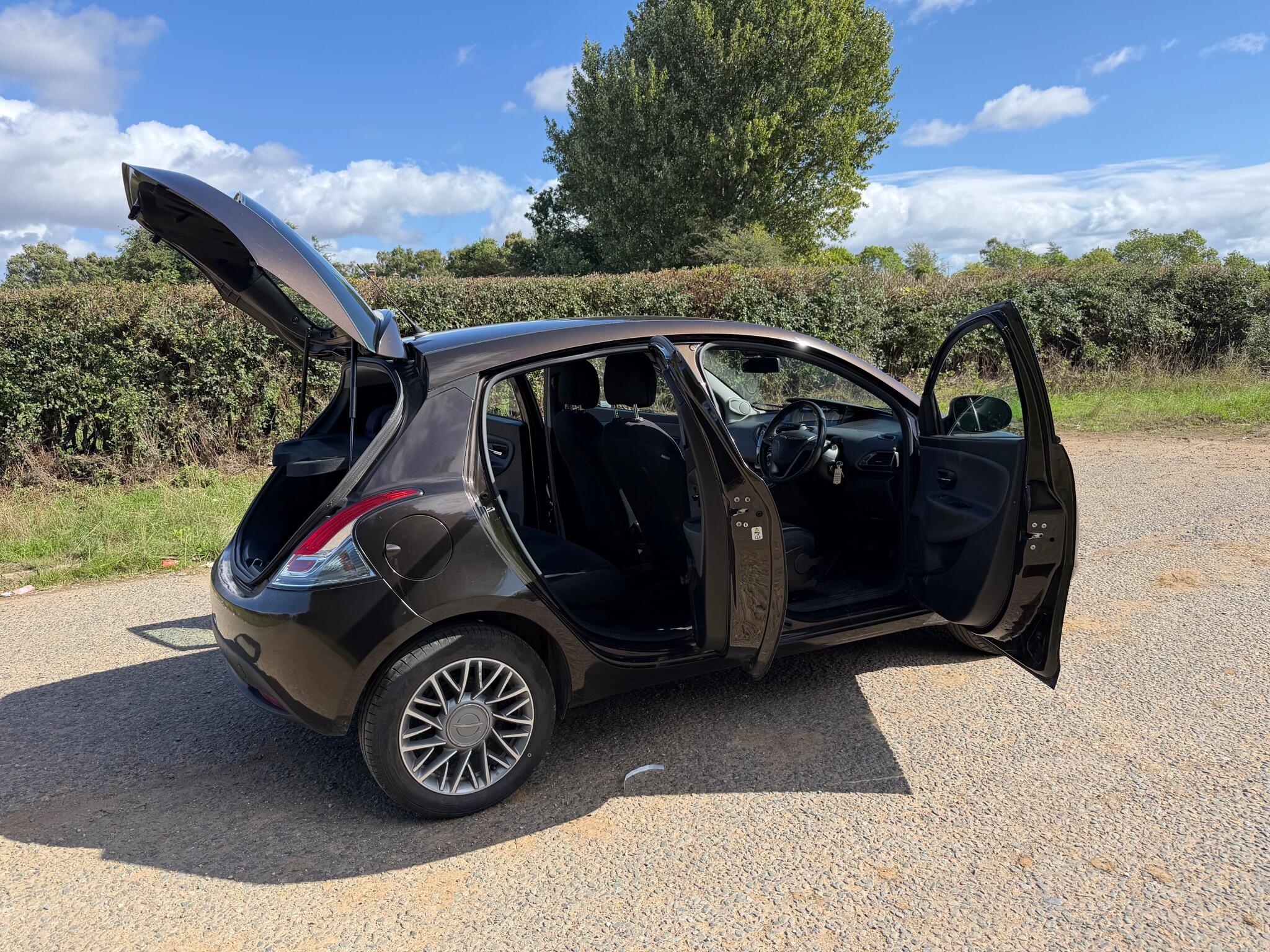 Chrysler Ypsilon view 42
