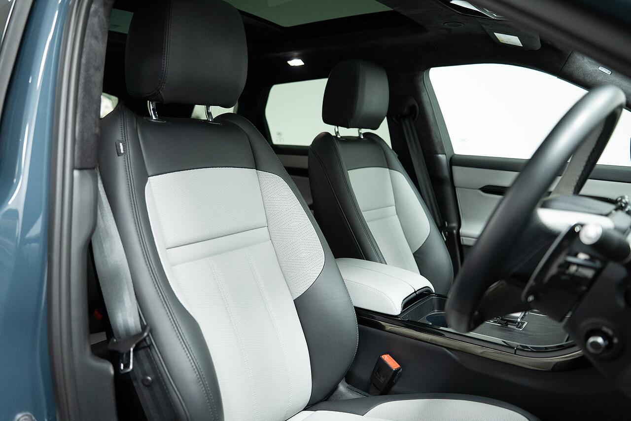 Land Rover Range Rover Evoque view 2