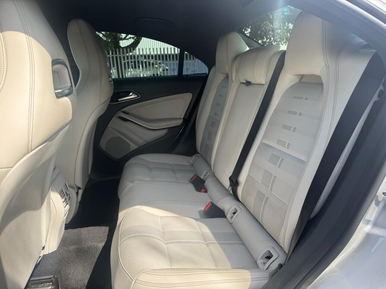 Mercedes-Benz Cla view 15