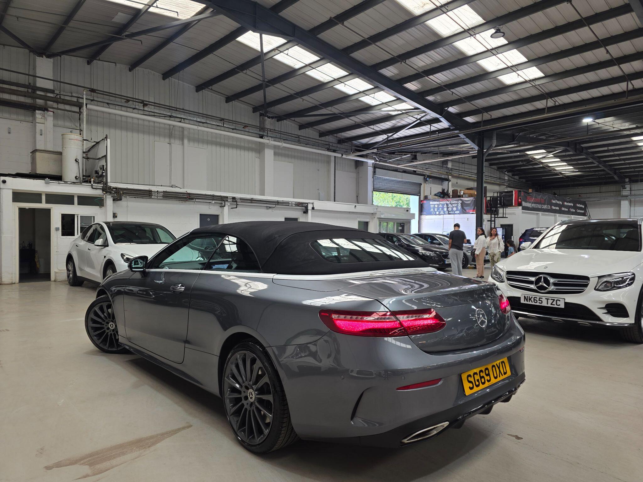 Mercedes-Benz E Class view 32