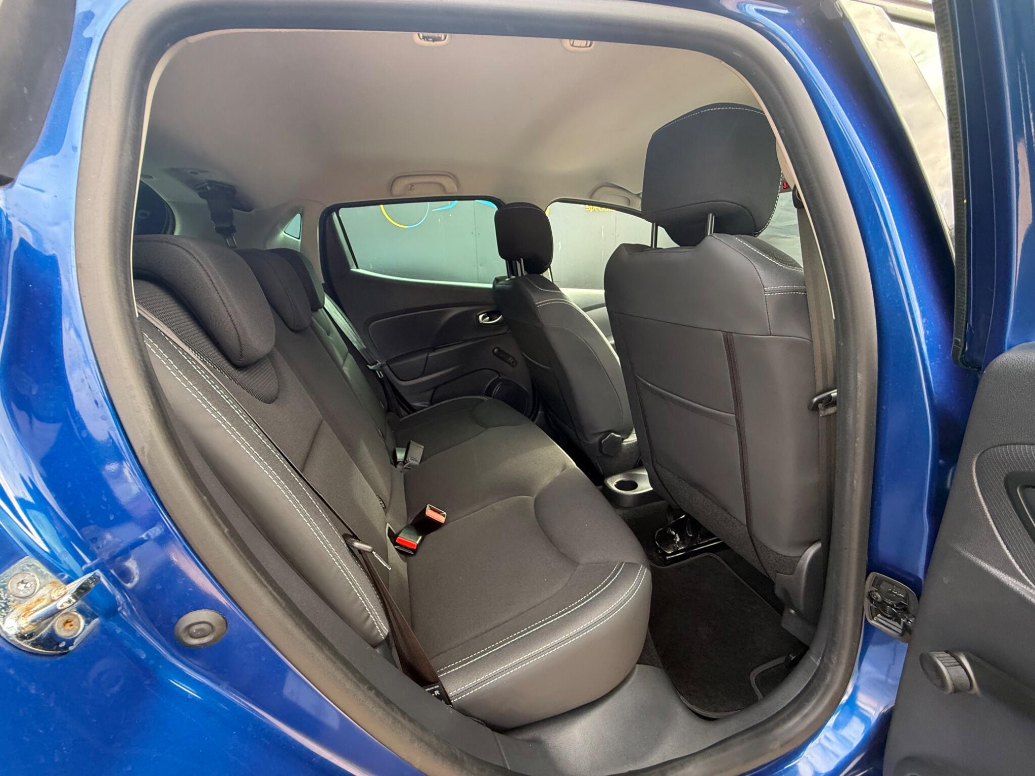 Renault Clio view 21