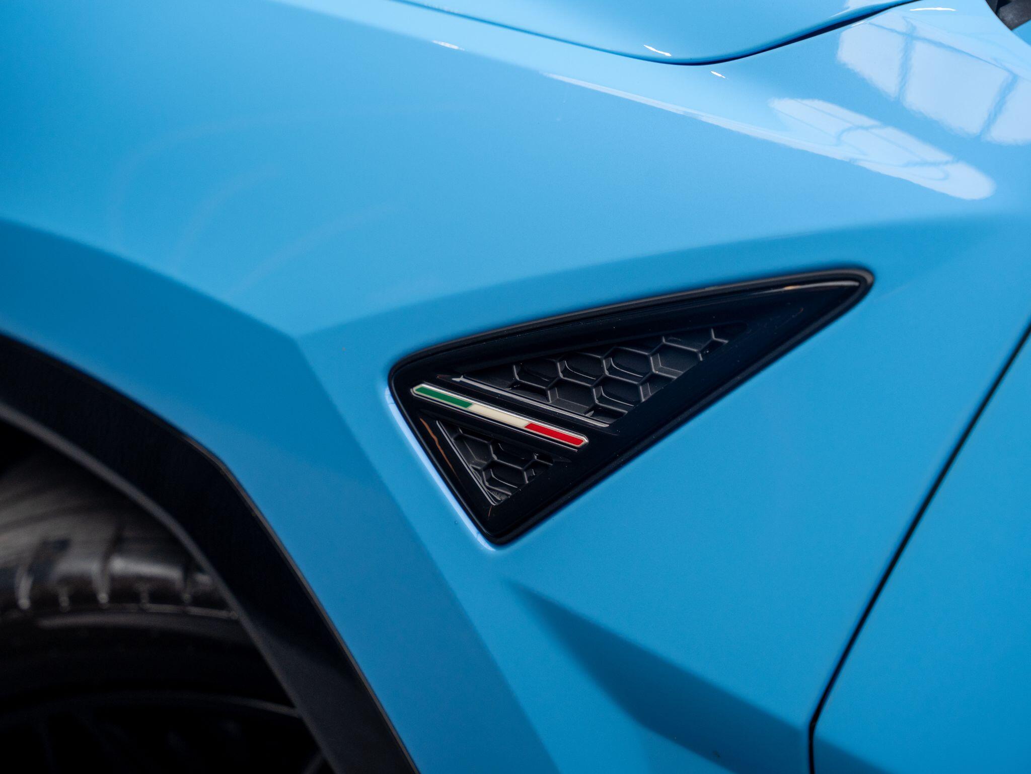 Lamborghini Urus view 27